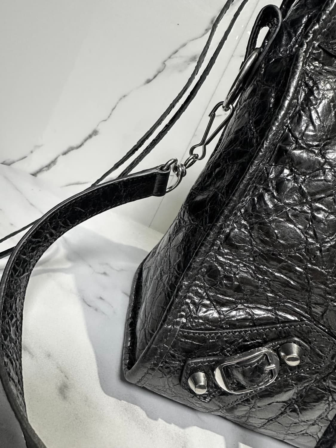 [새상품급 정품] 발렌시아가 르 시티 모터백 미디움 실버 상품이미지4