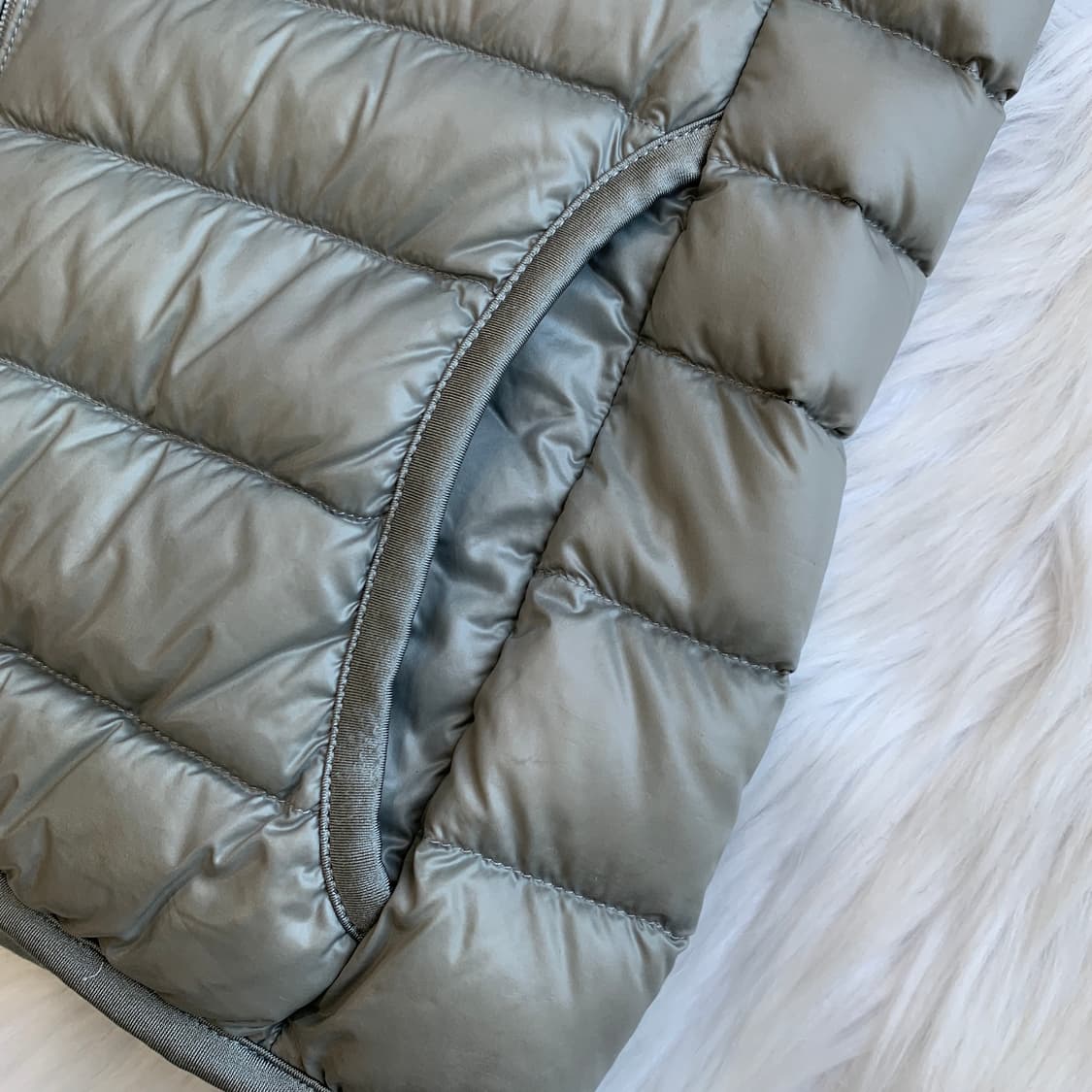 유니클로 UNIQLO 다운 경량 패딩 조끼 1699 상품이미지6