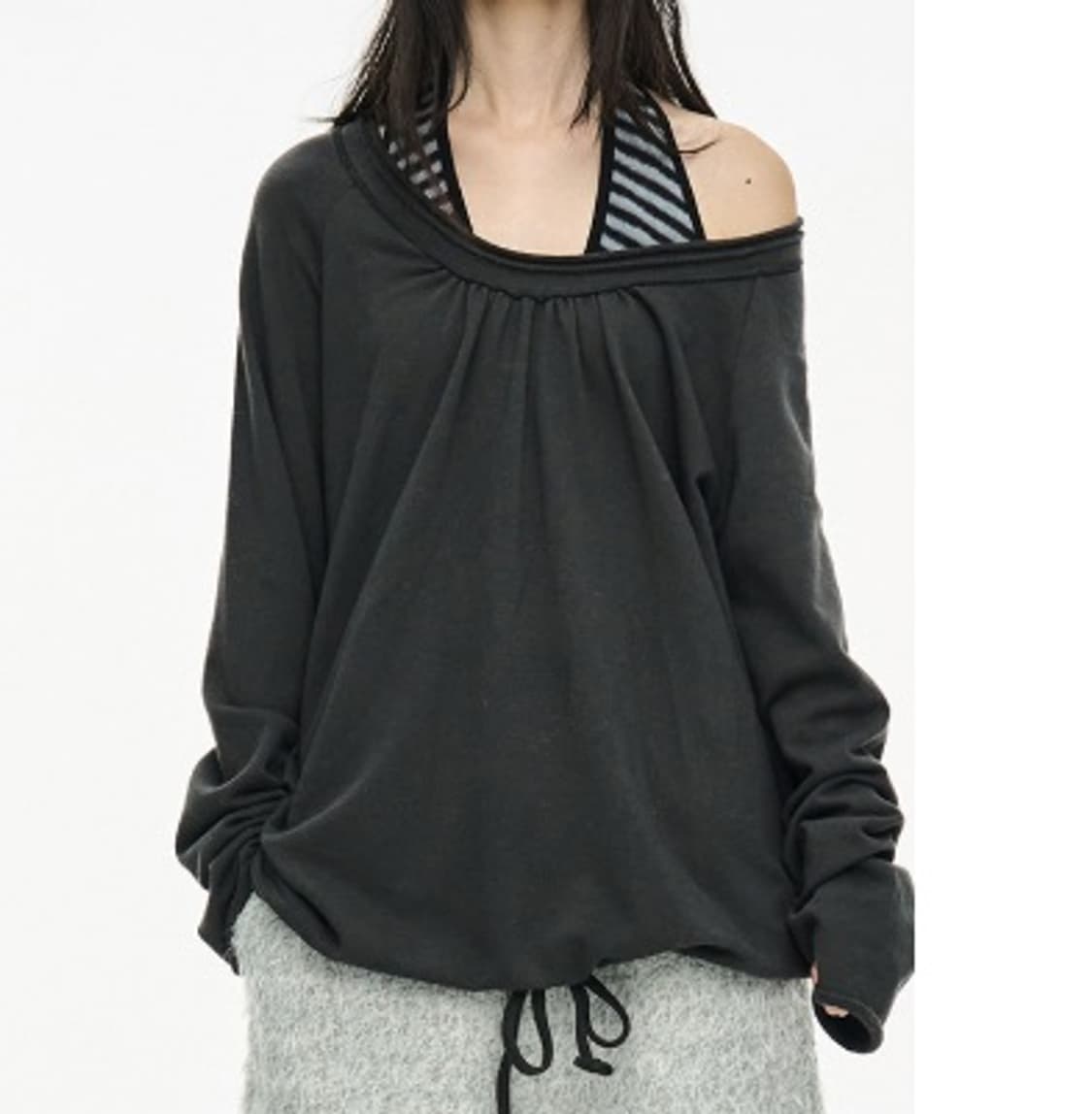 세릭 round hem string top 차콜 상품이미지1