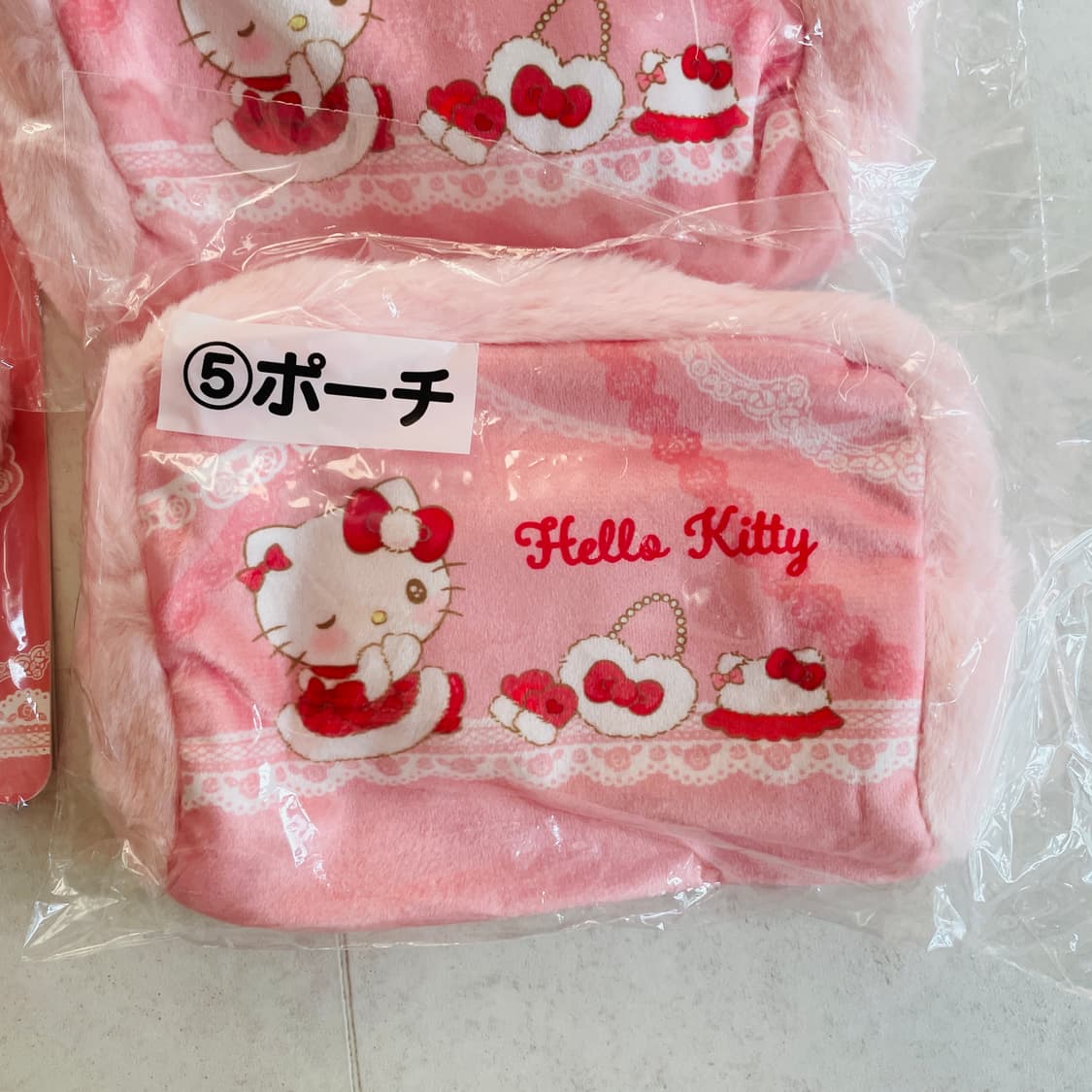 헬로키티 쿠지 핑크 퍼 파우치 상품이미지2