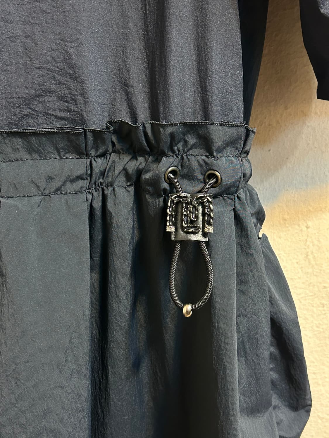 마인 후드 스트링 나일론 원피스 상품이미지3