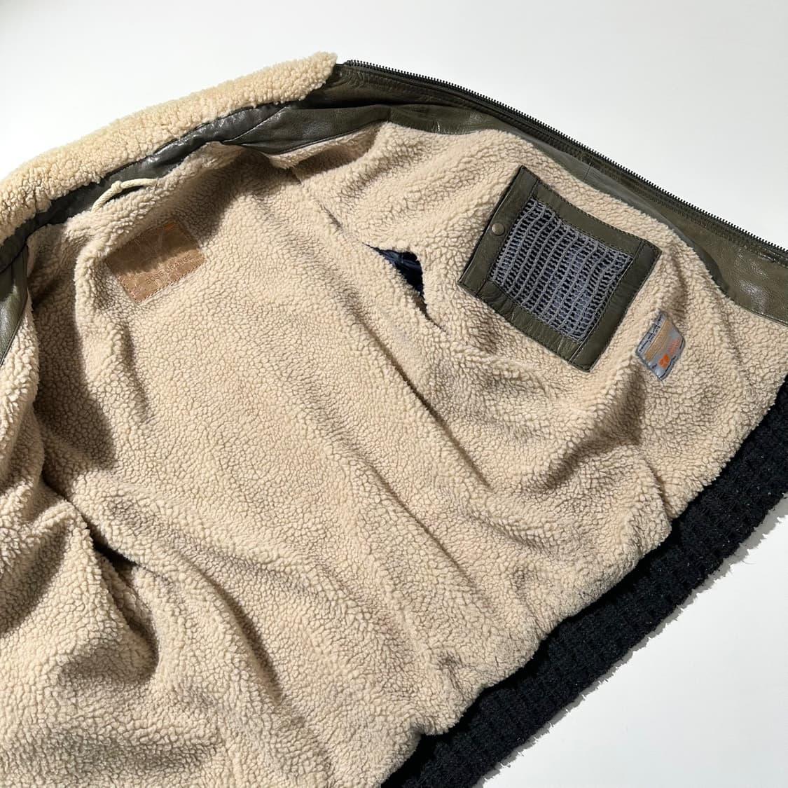 휴고보스 오렌지 고트스킨 레더 시어링 봄버 자켓 상품이미지8