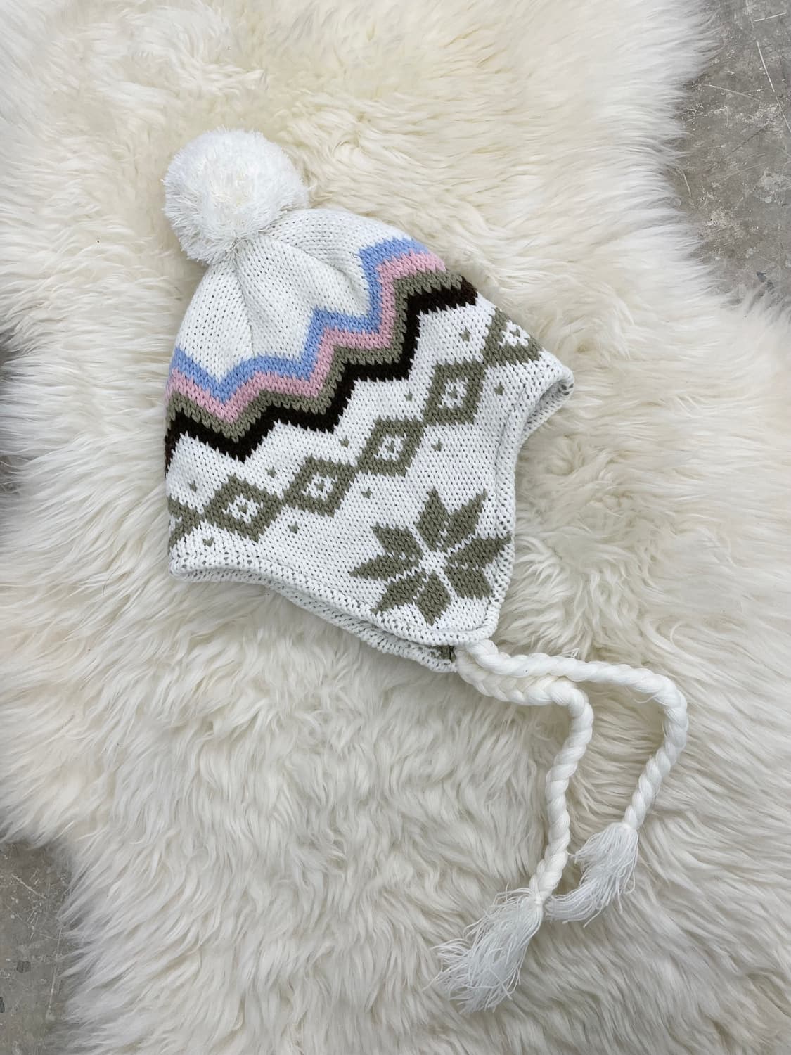 노르딕 방울 이어플랩 비니 상품이미지1