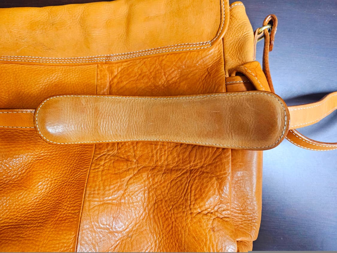 에이징씨씨씨 메신저백 상품이미지5