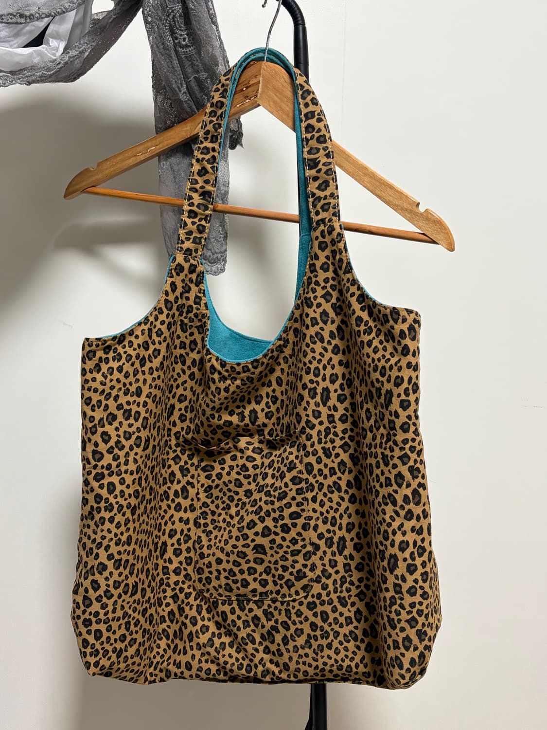 레오파드 리버시블 숄더백 상품이미지1