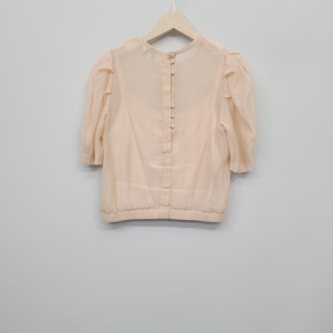 에고이스트 퍼프 소매 크롭 블라우스 (66) 상품이미지5