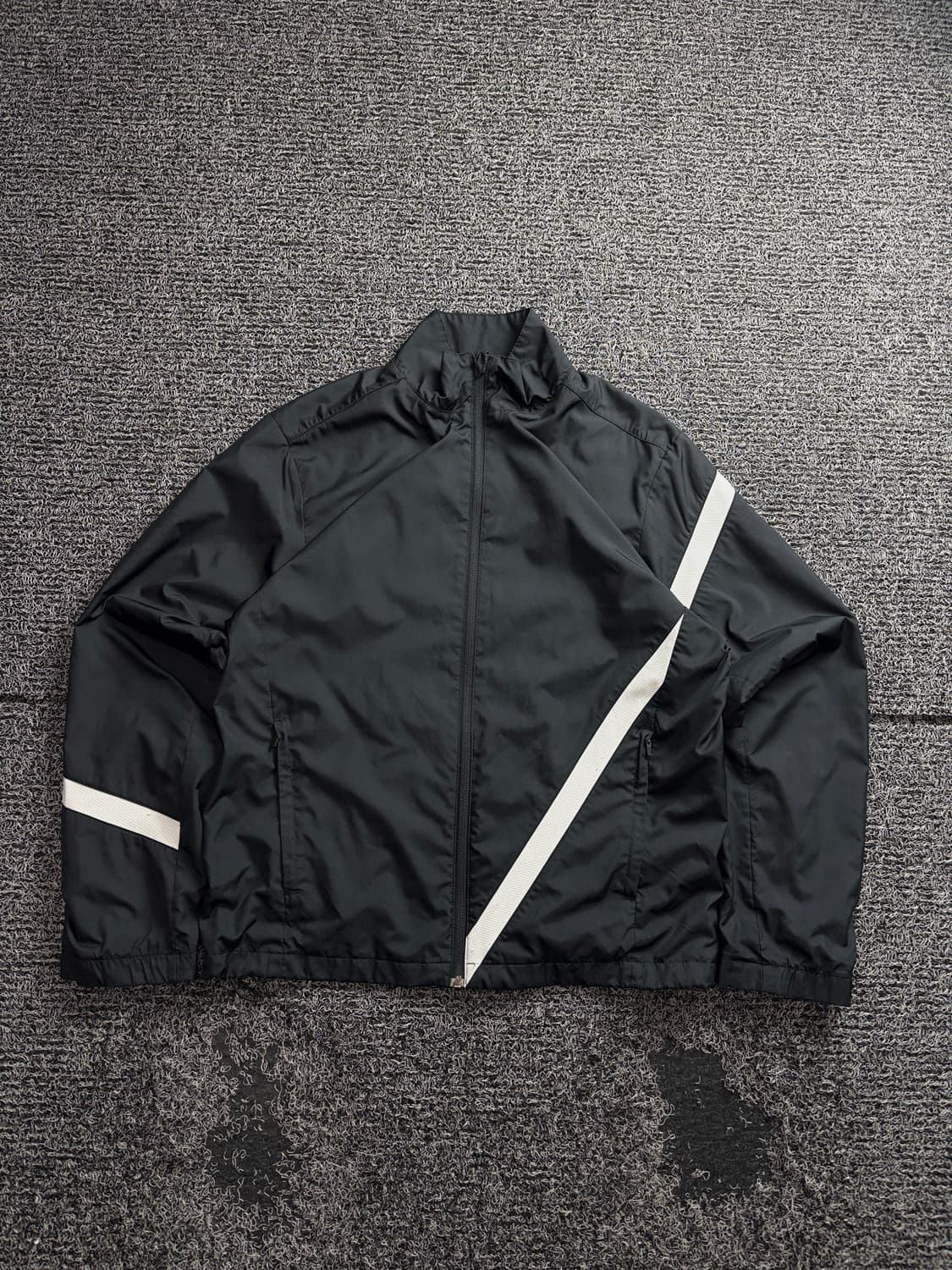 나이키 사선라인 디테일 에슬레틱 바람막이 3290 상품이미지2