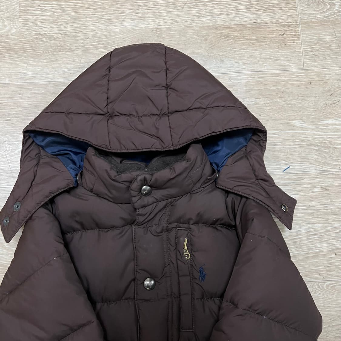 폴로 랄프로렌 키즈 스몰포니 후드 패딩 점퍼 [브라운] 2세 상품이미지2