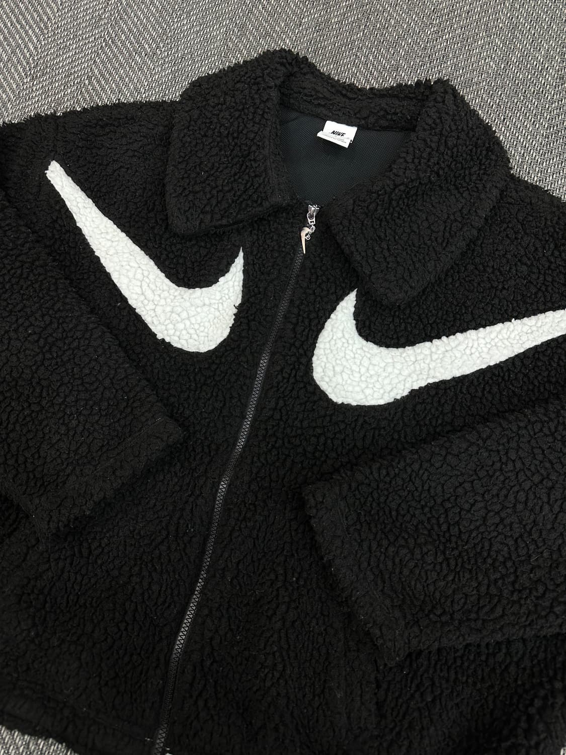 나이키 스우시 뽀글이 집업 블랙 상품이미지4