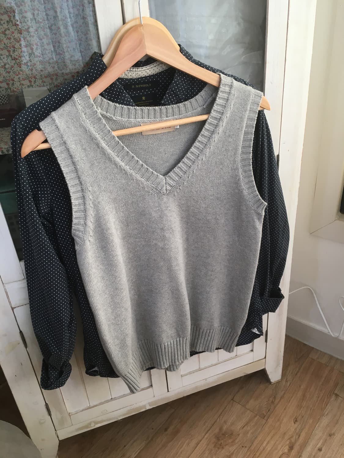 V-neck knit vest Grey 상품이미지4