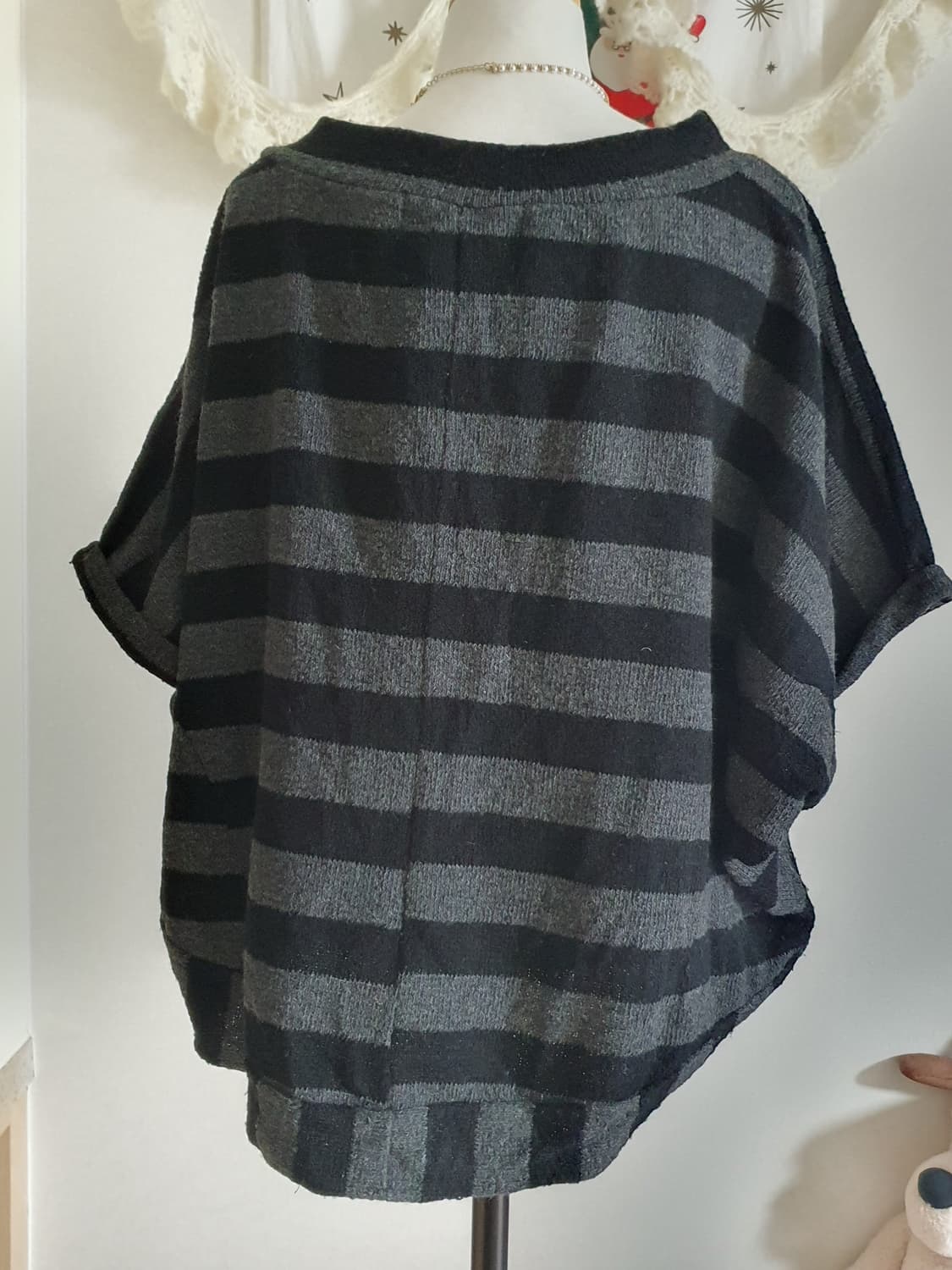 [모리걸] 오버핏 단가라 스트라이프 오프숄더 니트 상품이미지3