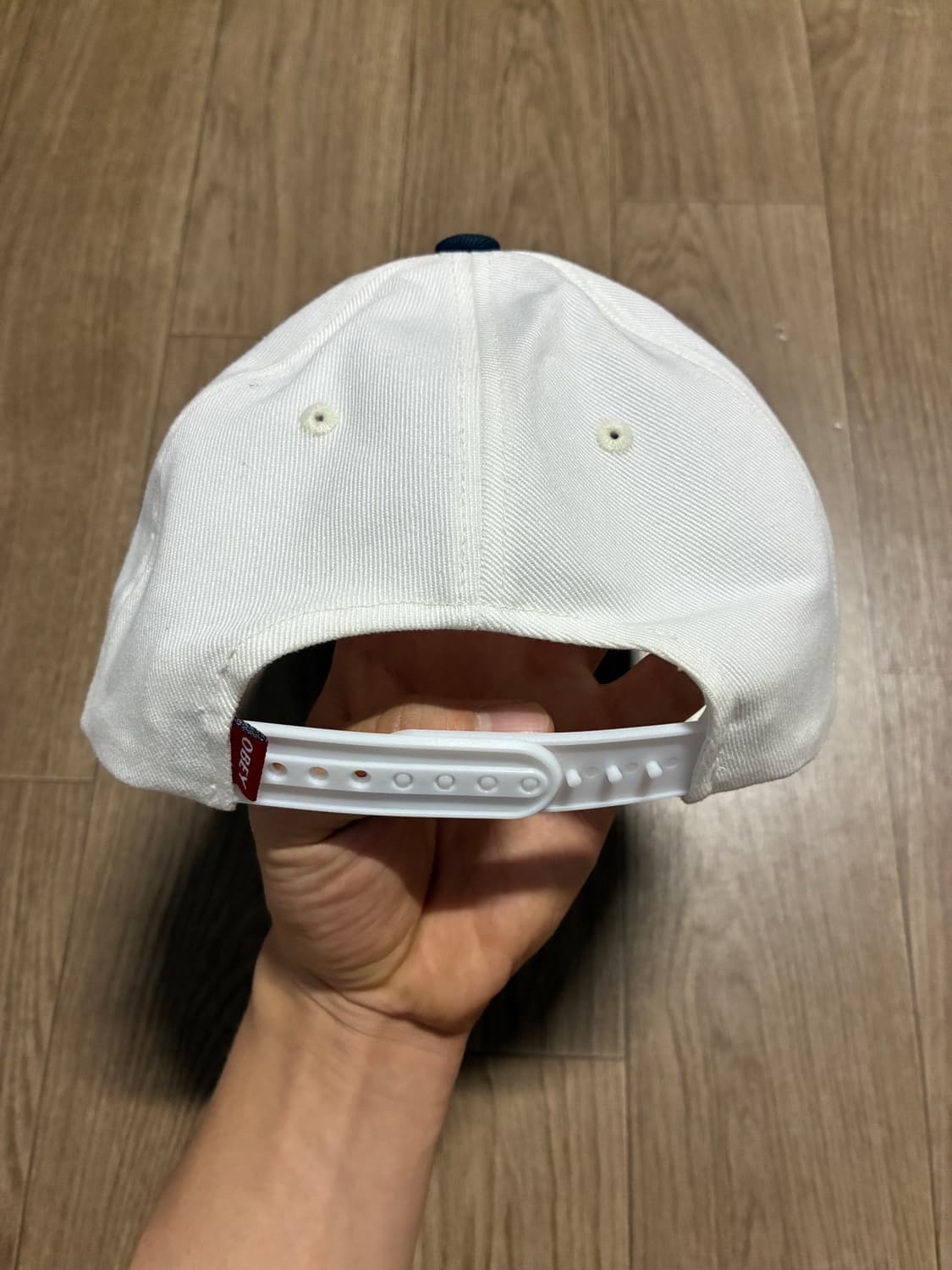 오베이 투톤 스냅백 캡 네이비 화이트 상품이미지2