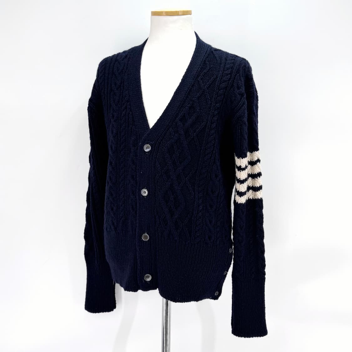 [5사이즈] 톰브라운 사선완장 아란케이블 가디건 네이비 (MKC409A) 상품이미지6