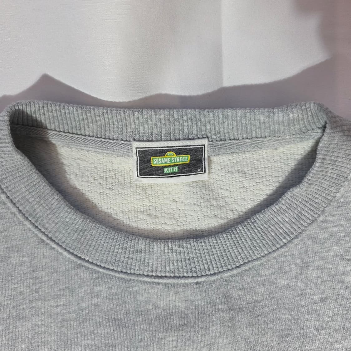 [M]KITHx세서미 스트리트 오스카 더 그라우치 넬슨 크루넥 스웻셔츠 상품이미지2