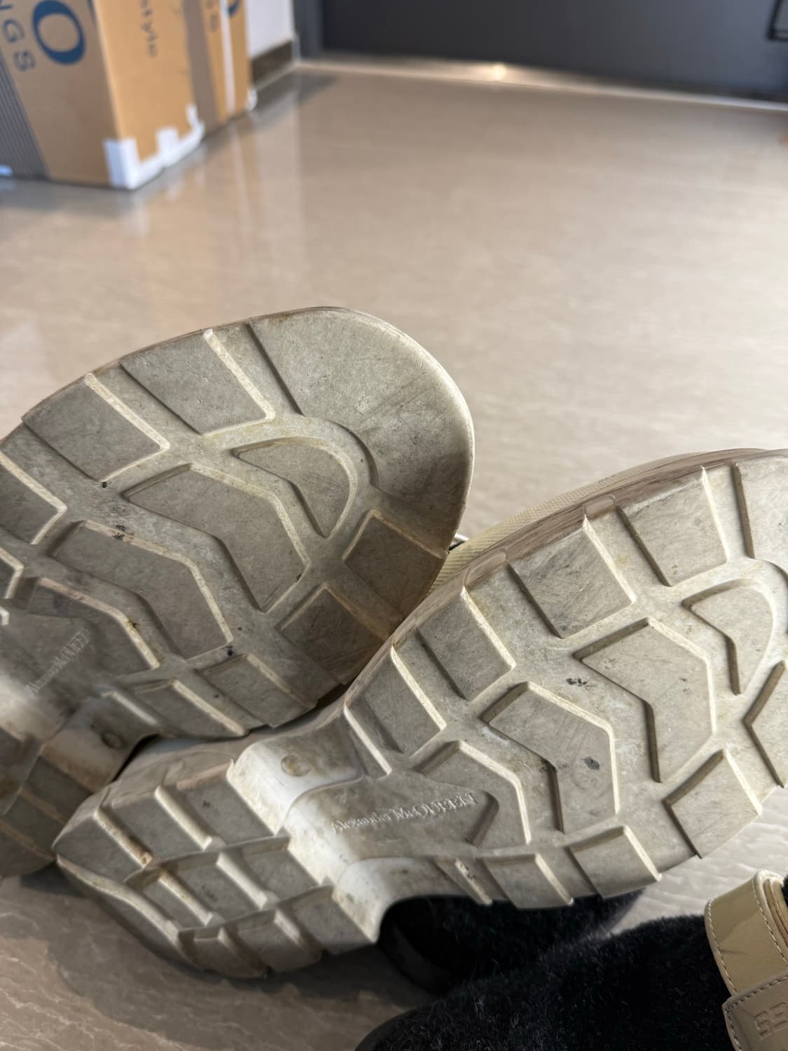 알렉산더맥퀸 트레드슬릭 42 상품이미지4