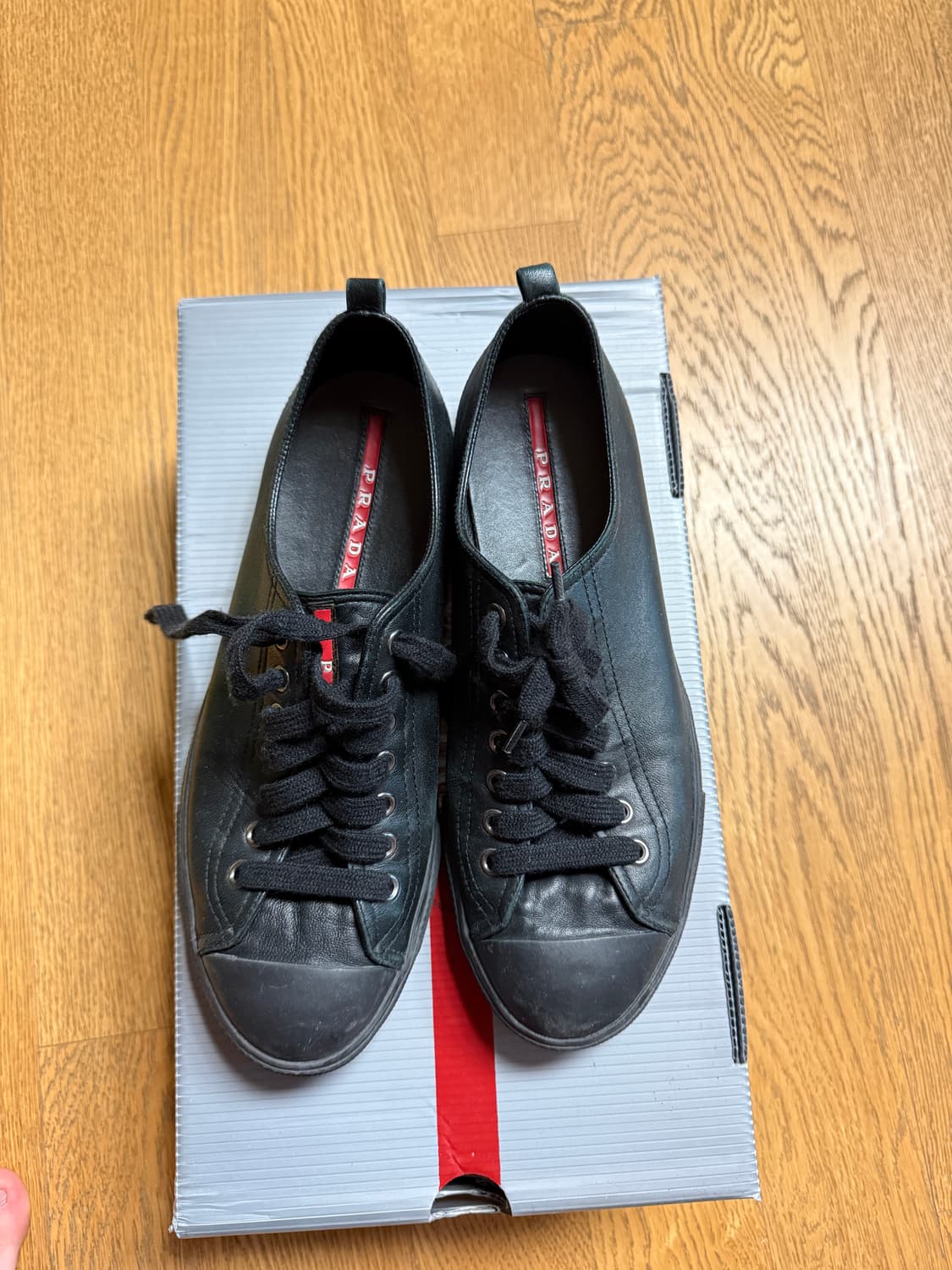 프라다 로우탑 스니커즈 상품이미지1