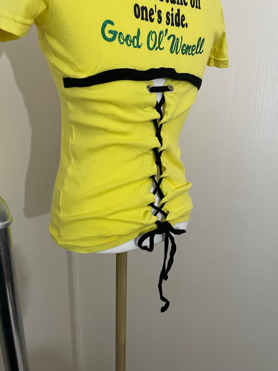 Y2K 레이스업 백 디테일 옐로우 슬림 티 상품이미지2