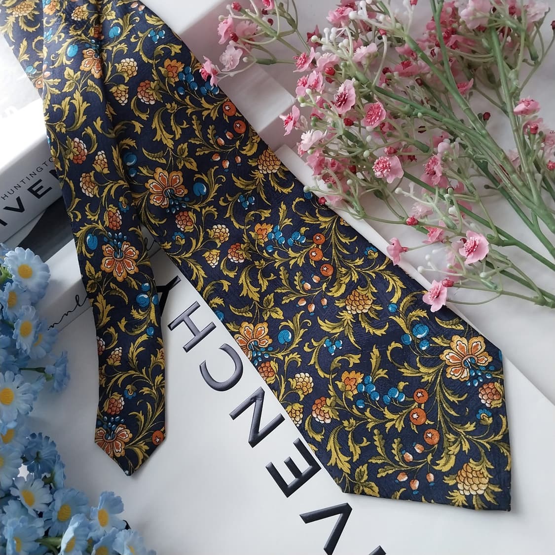 지방시 실크 네이비 플로럴 패턴 넥타이 9.7cm A+등급 K1469
 상품이미지2