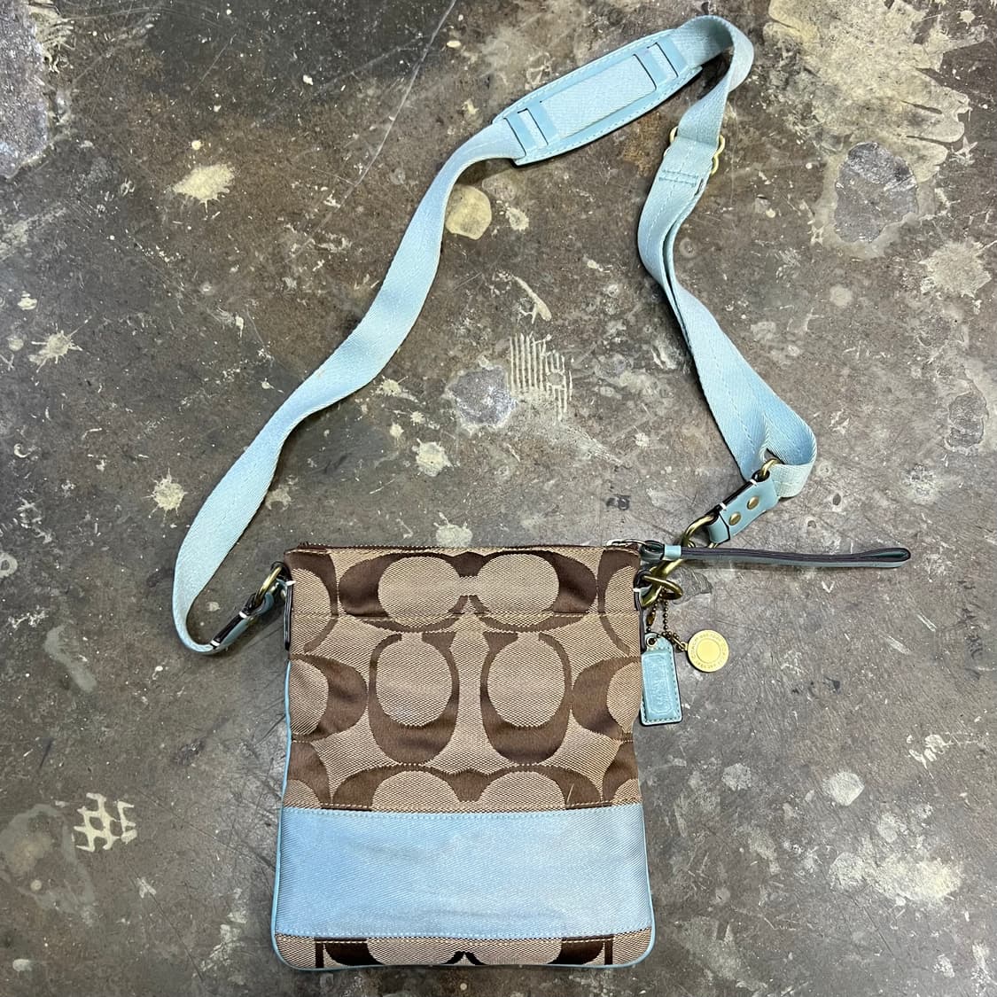 코치 시그니처 캔버스 크로스백 미니백 가방 상품이미지1