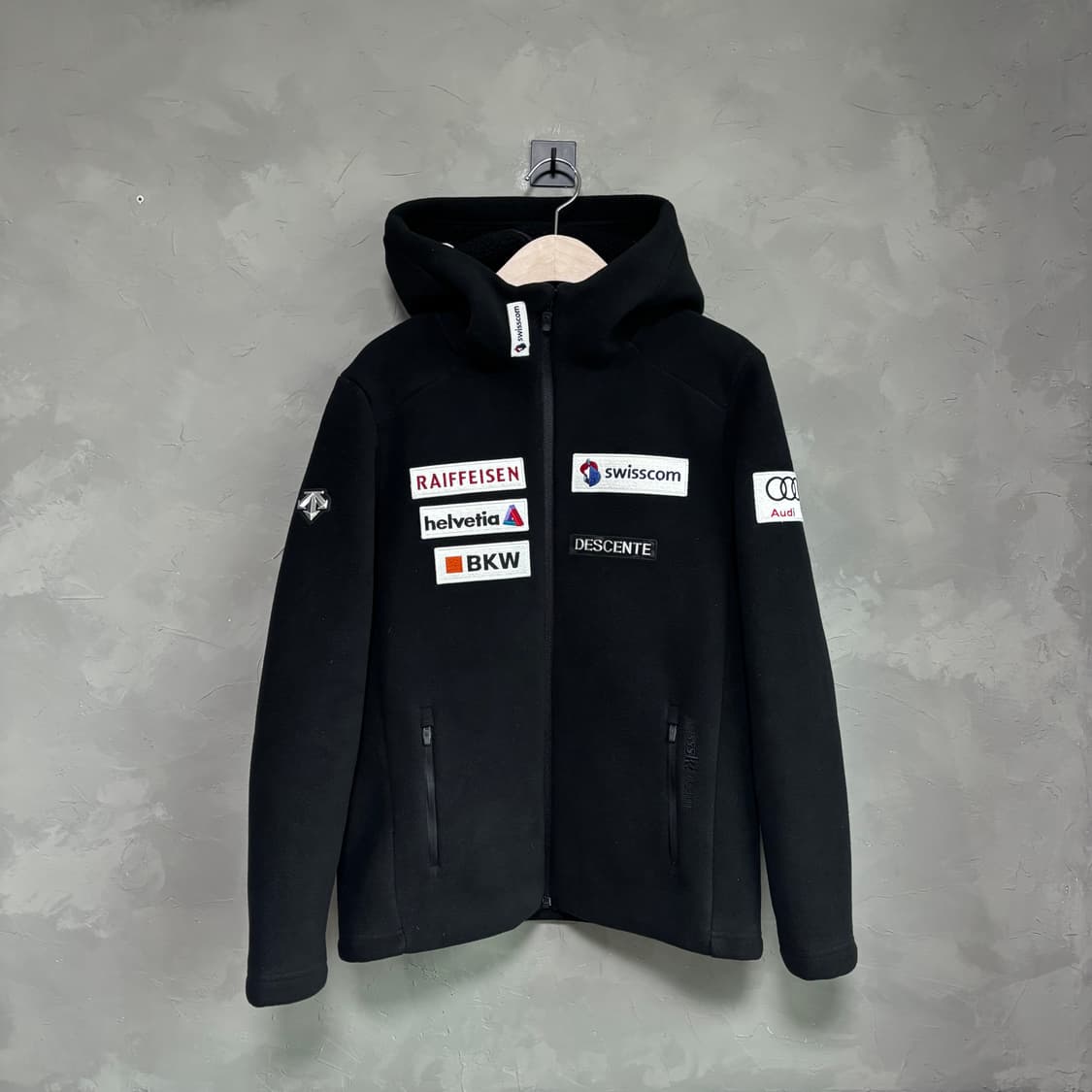 데상트 아우디 스위스 스키팀 플리스 상품이미지1