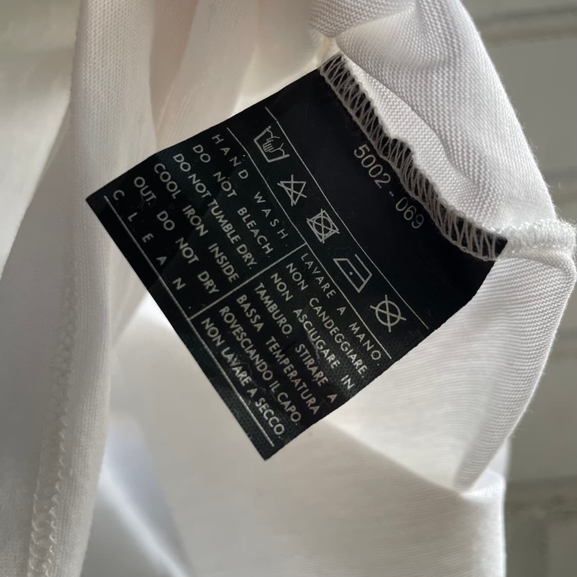 페라가모 화이트 자수 반팔 티셔츠 상품이미지5