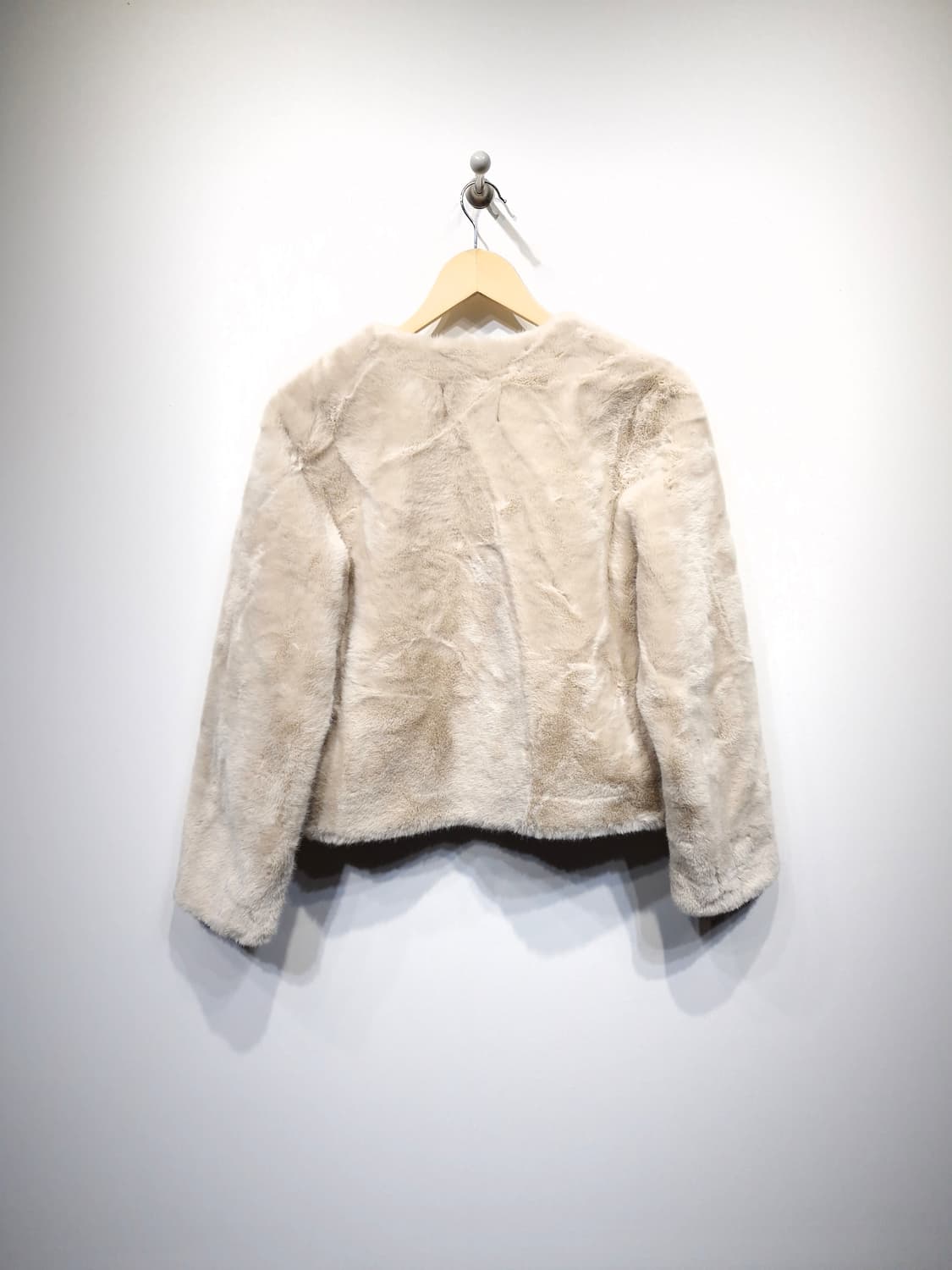 마리끌레르 24F/W 노카라 골드버튼 퍼 자켓 상품이미지4