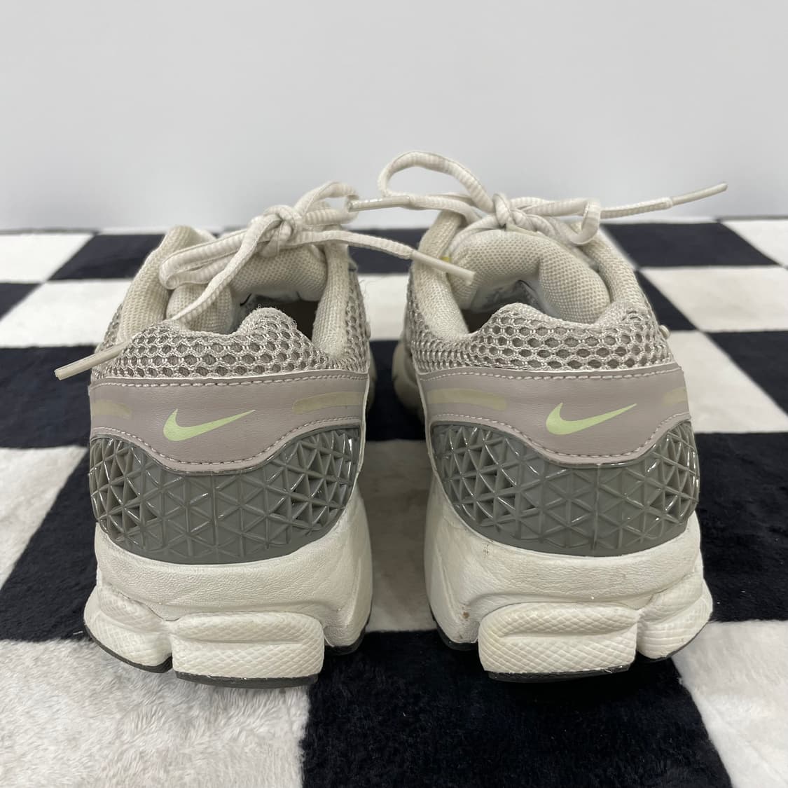 나이키 줌 보메로5 코블스톤 앤 플랫 퓨터 230mm 상품이미지4