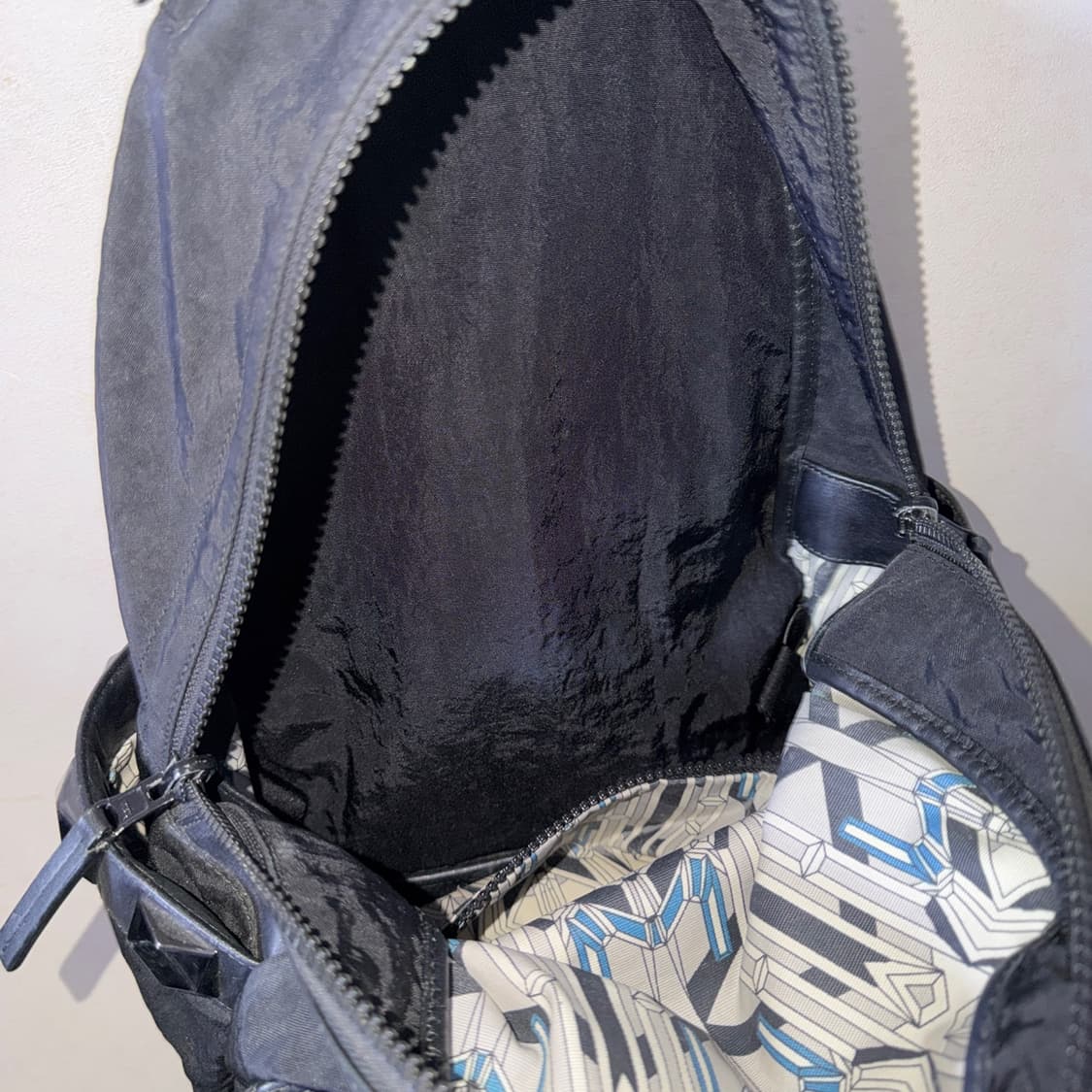 MCM 엠씨엠 나일론 트윌 백팩 블랙 상품이미지7