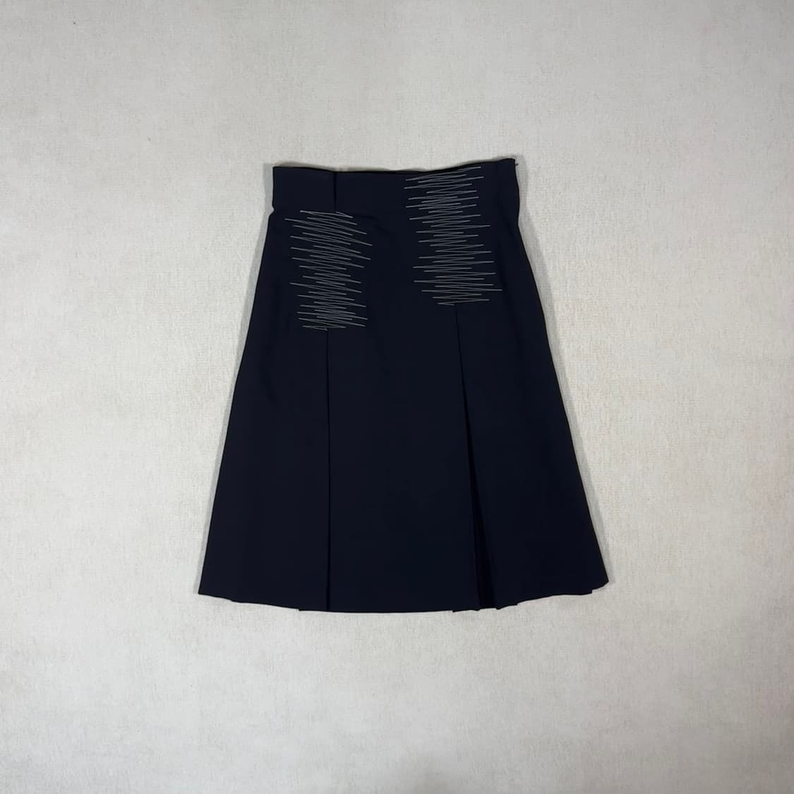 Stitch Pleated Black Skirt 상품이미지1