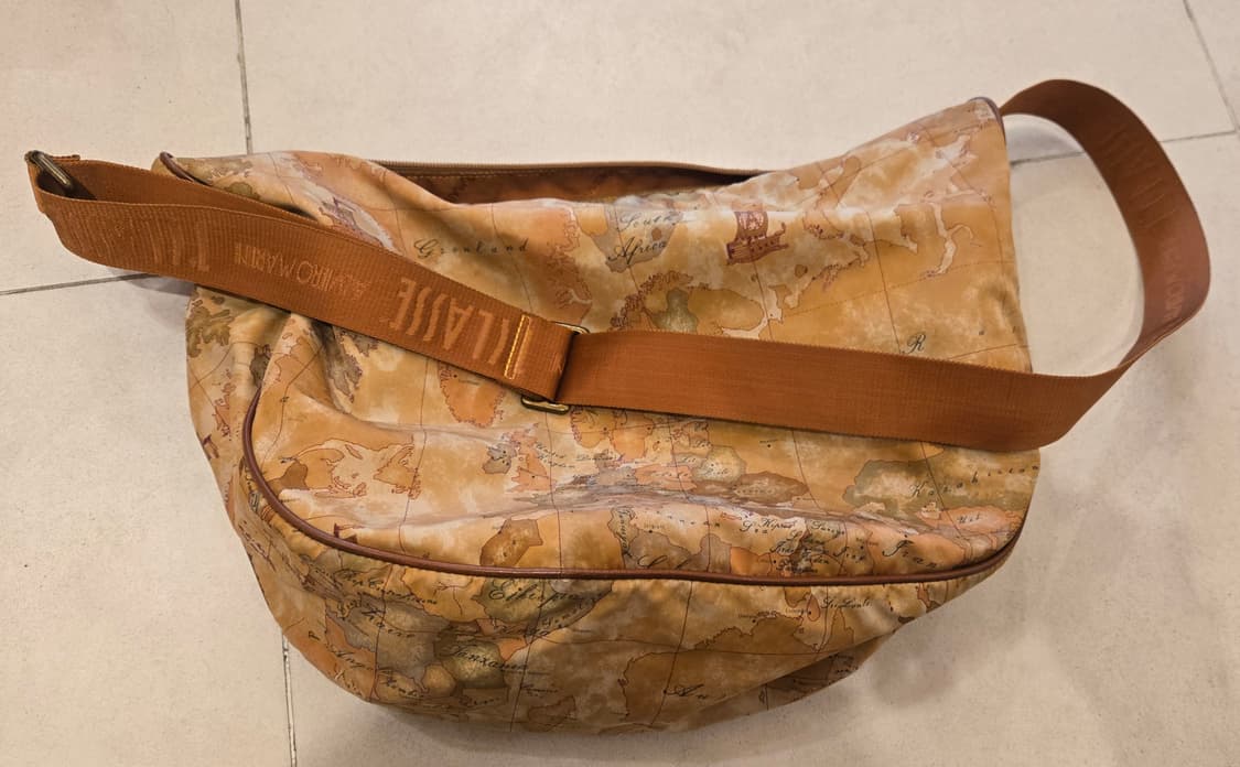 알비에로 마르티니의 시그니처 크로스백 상품이미지1