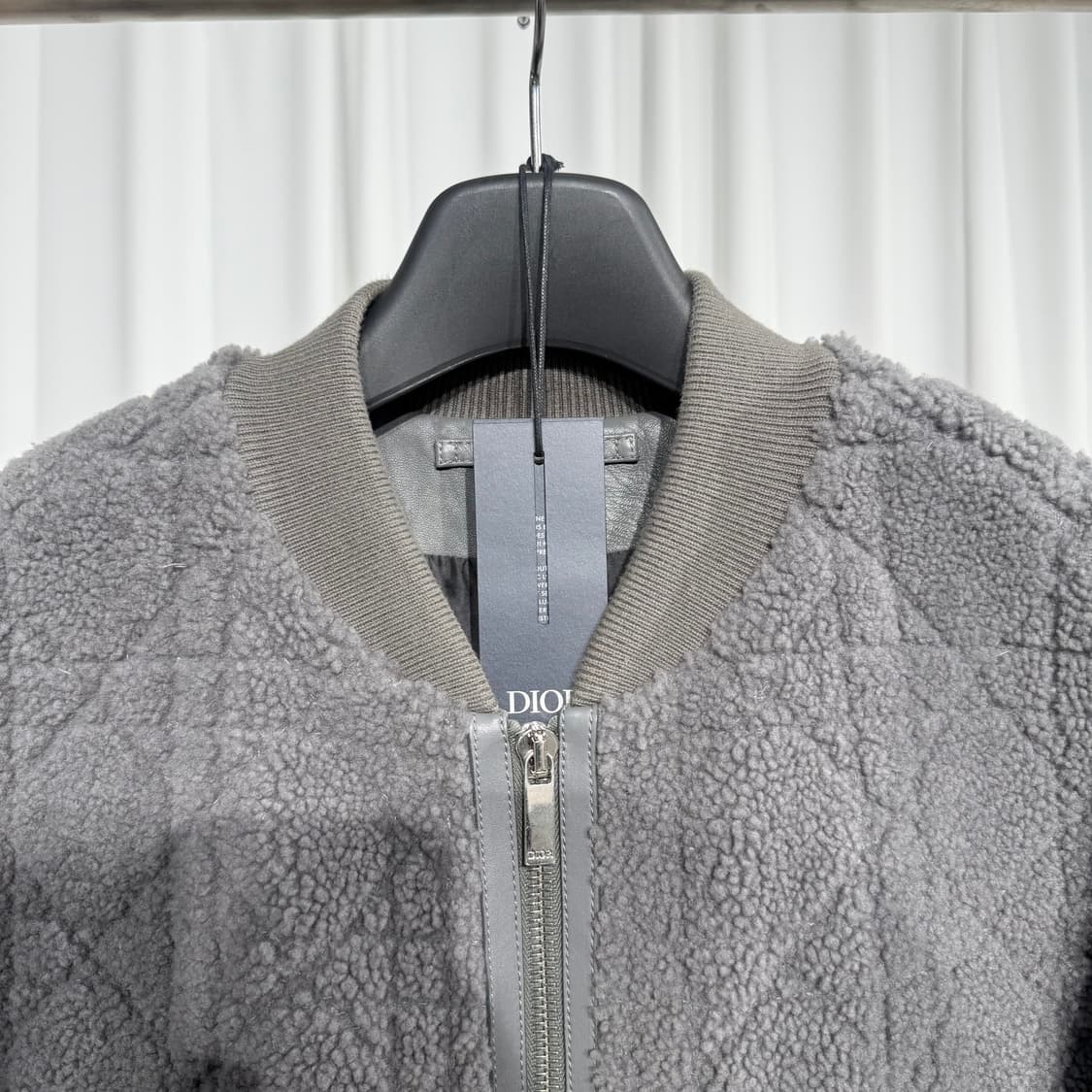 (54) 디올 까나쥬 시어링 무스탕 봄버 자켓  상품이미지5