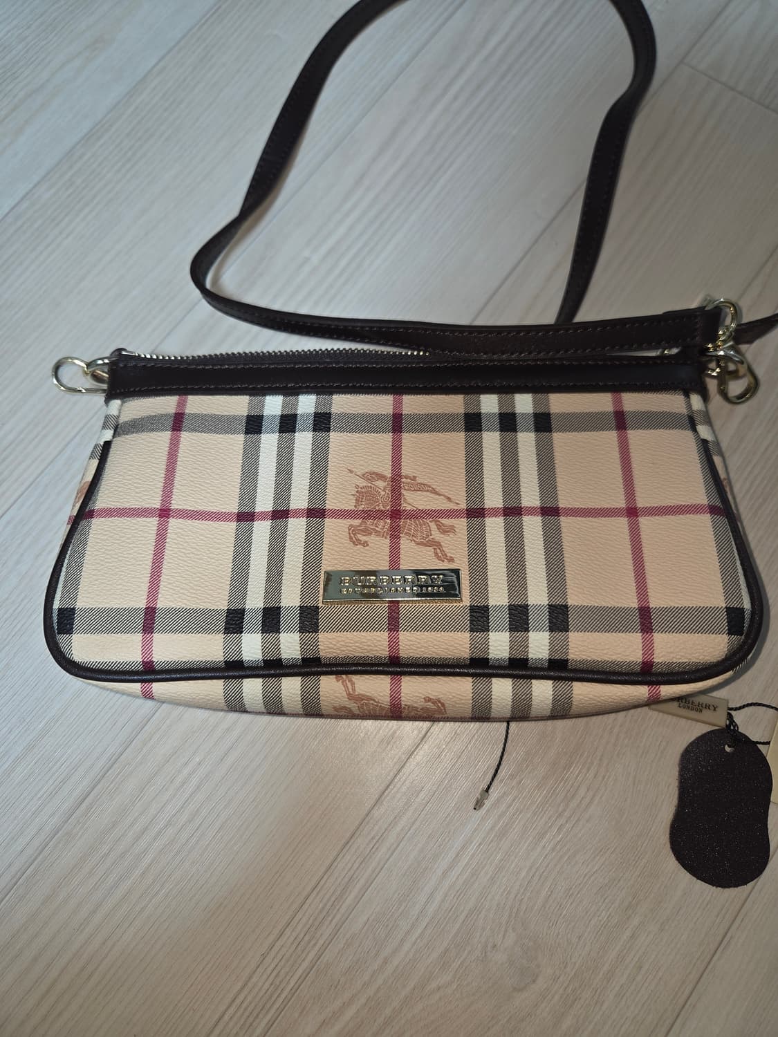버버리 헤이마켓 체크 파우치 숄더백 상품이미지2