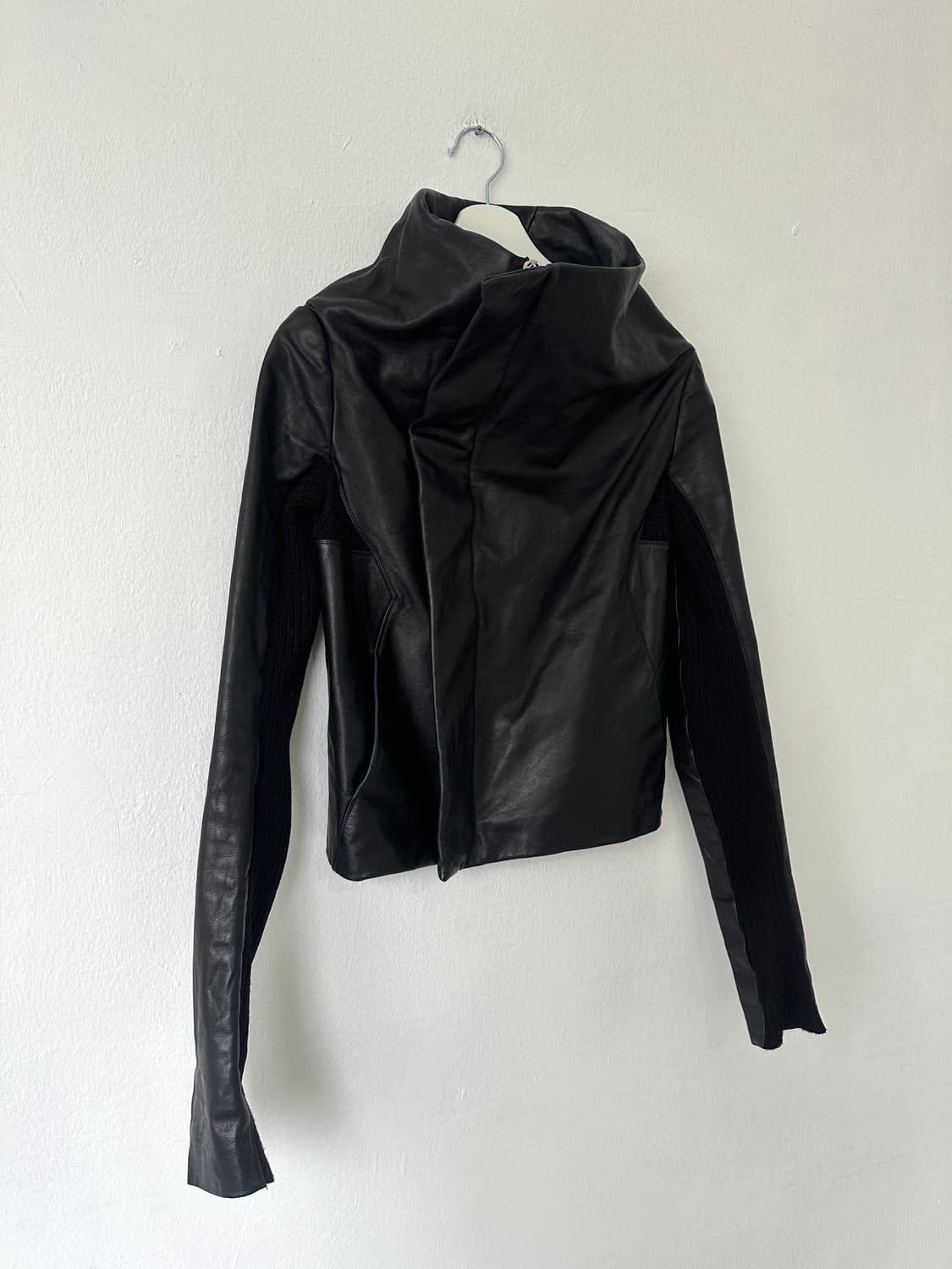 릭오웬스 2010FW 런웨이 스퀘어 하이넥 레더 자켓 상품이미지1