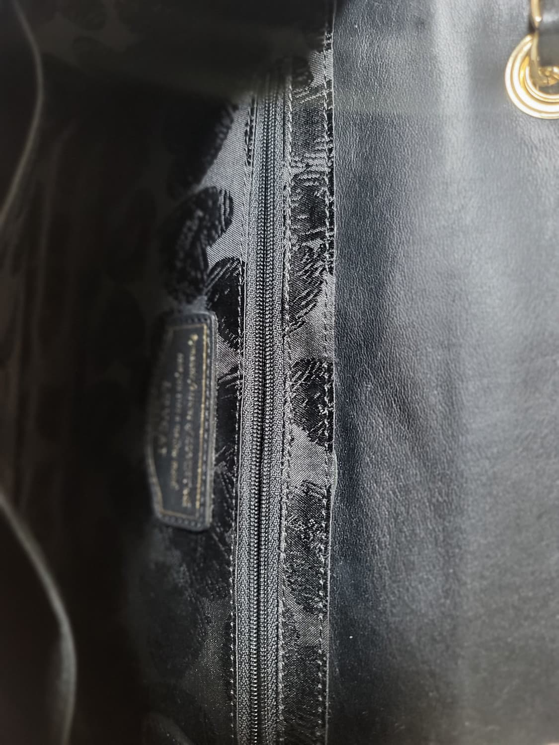 러브캣 퀄팅 숄더백 상태극상

리모콘 사이즈비교

내외부깨끗 하자없습니다 상품이미지5