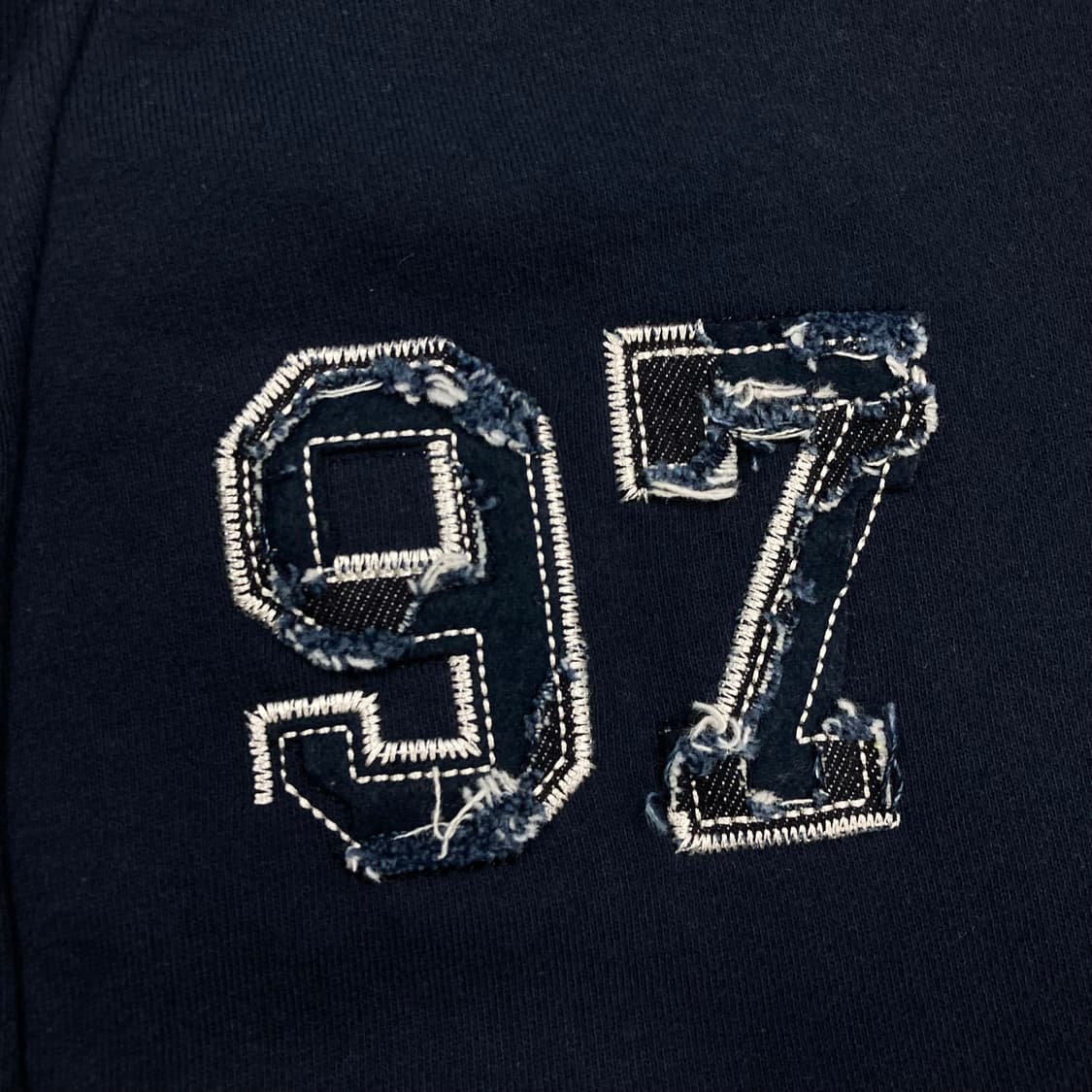 프렌다 네이비 컬러 코튼 크롭 바시티 자켓 상품이미지3