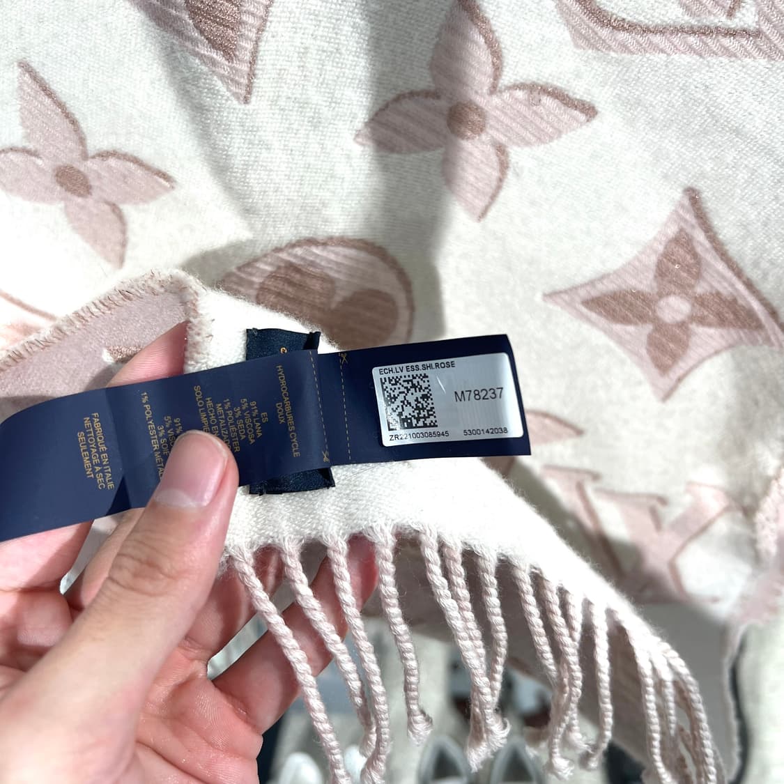 [정품] 루이비통 모노그램 에센셜 머플러 목돌이 스카프 상품이미지4