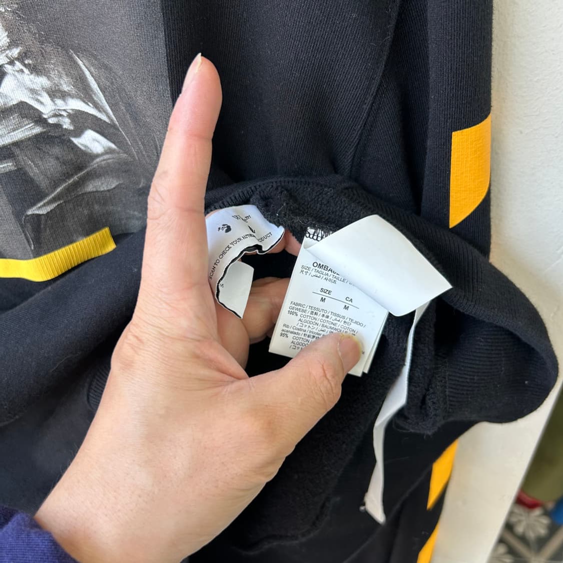 16645 - 오프화이트 카라바지오 페인팅 맨투맨 상품이미지4