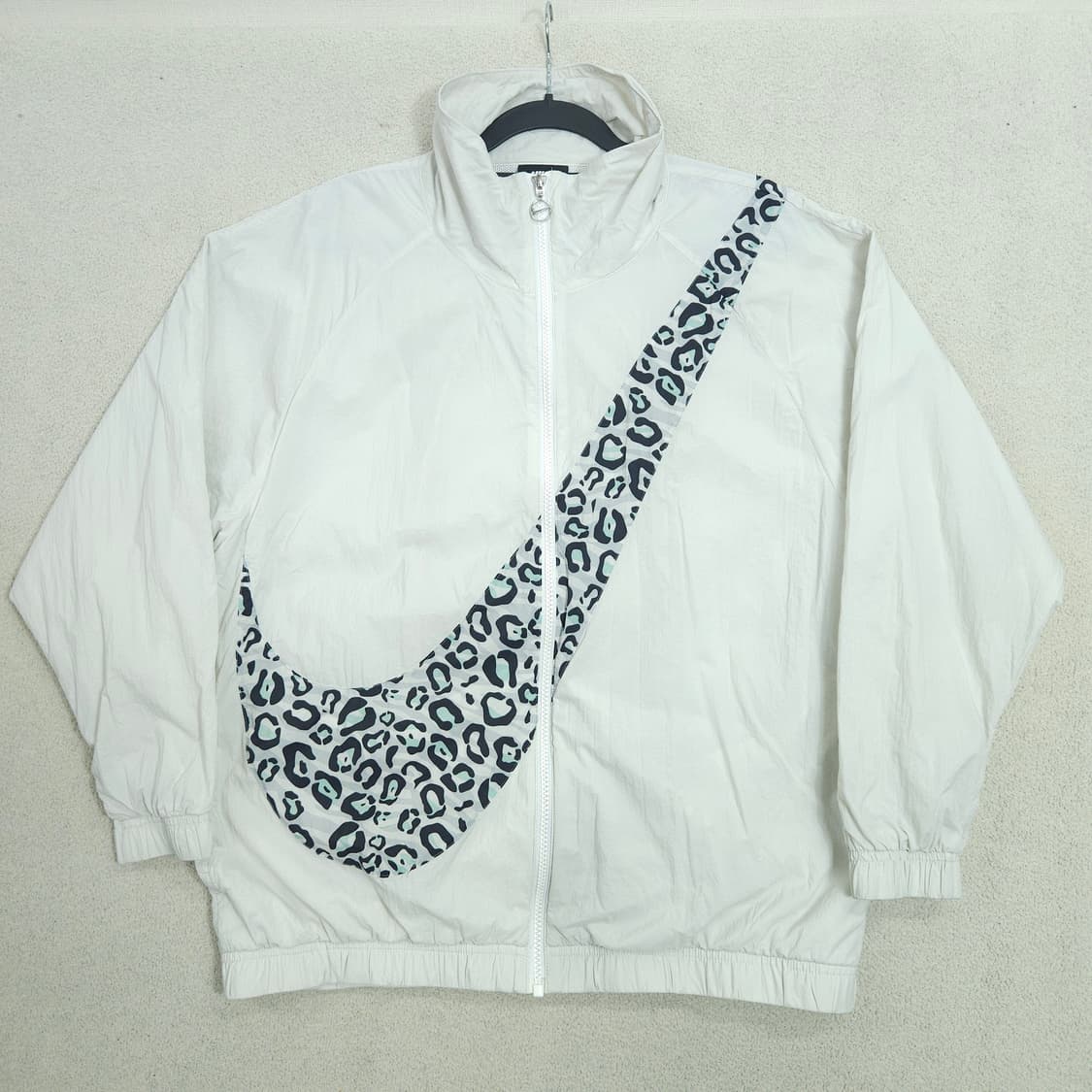 나이키 애니멀 스우시 바람막이 상품이미지1