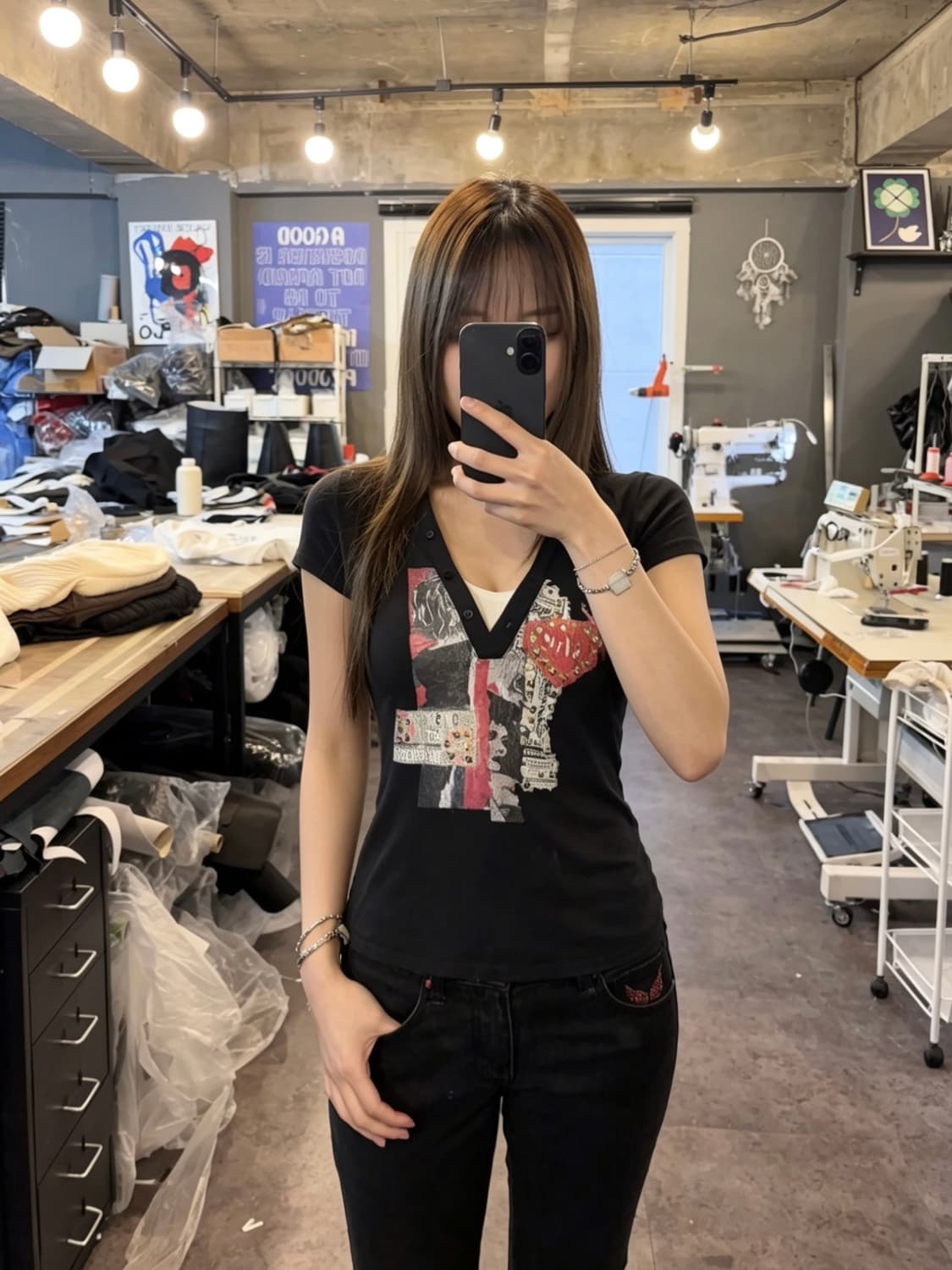 Dolce & Gabbana V-neck Graphic Tee Black 상품이미지3