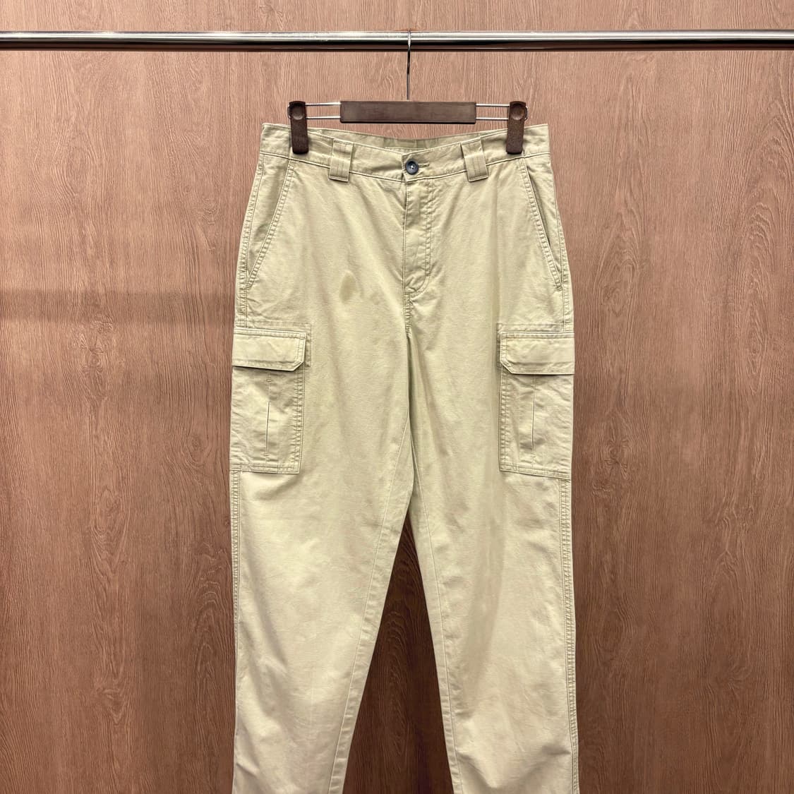 엘엘빈 클래식핏 코튼 카고 팬츠 사이드 플랩 포켓 디테일 샌드 베이지 상품이미지4