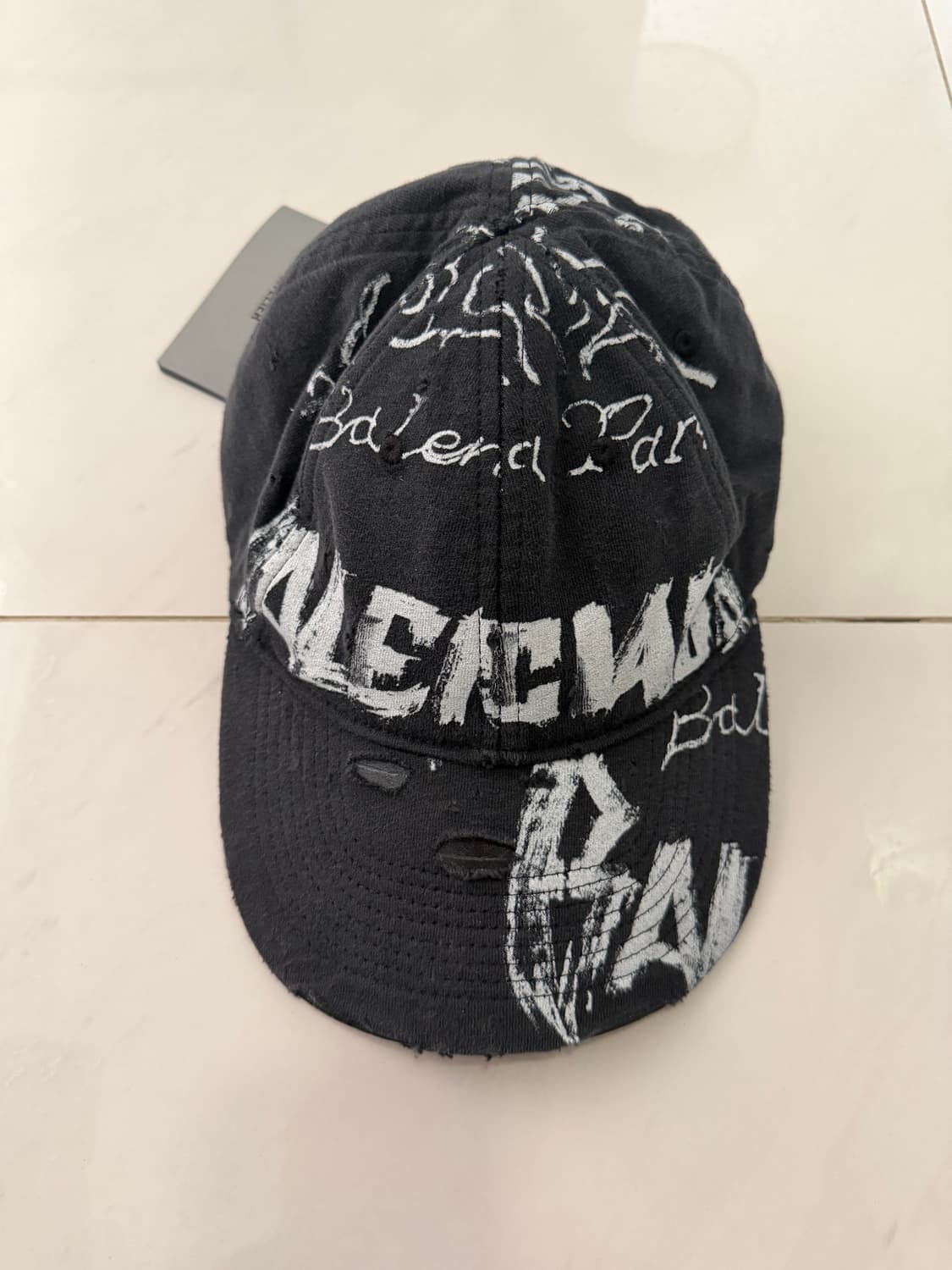 발렌시아가 디스트로이드 피어싱 볼캡 블랙 상품이미지1