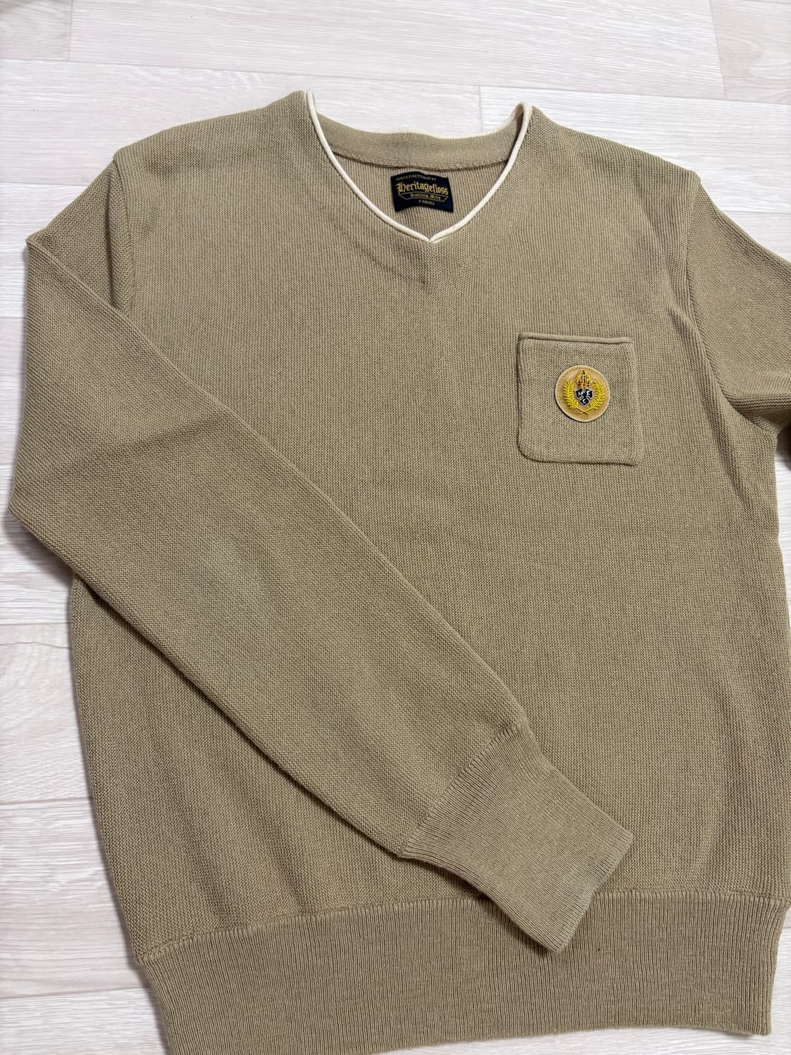 헤리티지 플로스 WAPPEN MERINO WOOL V-NECK Beige 상품이미지1