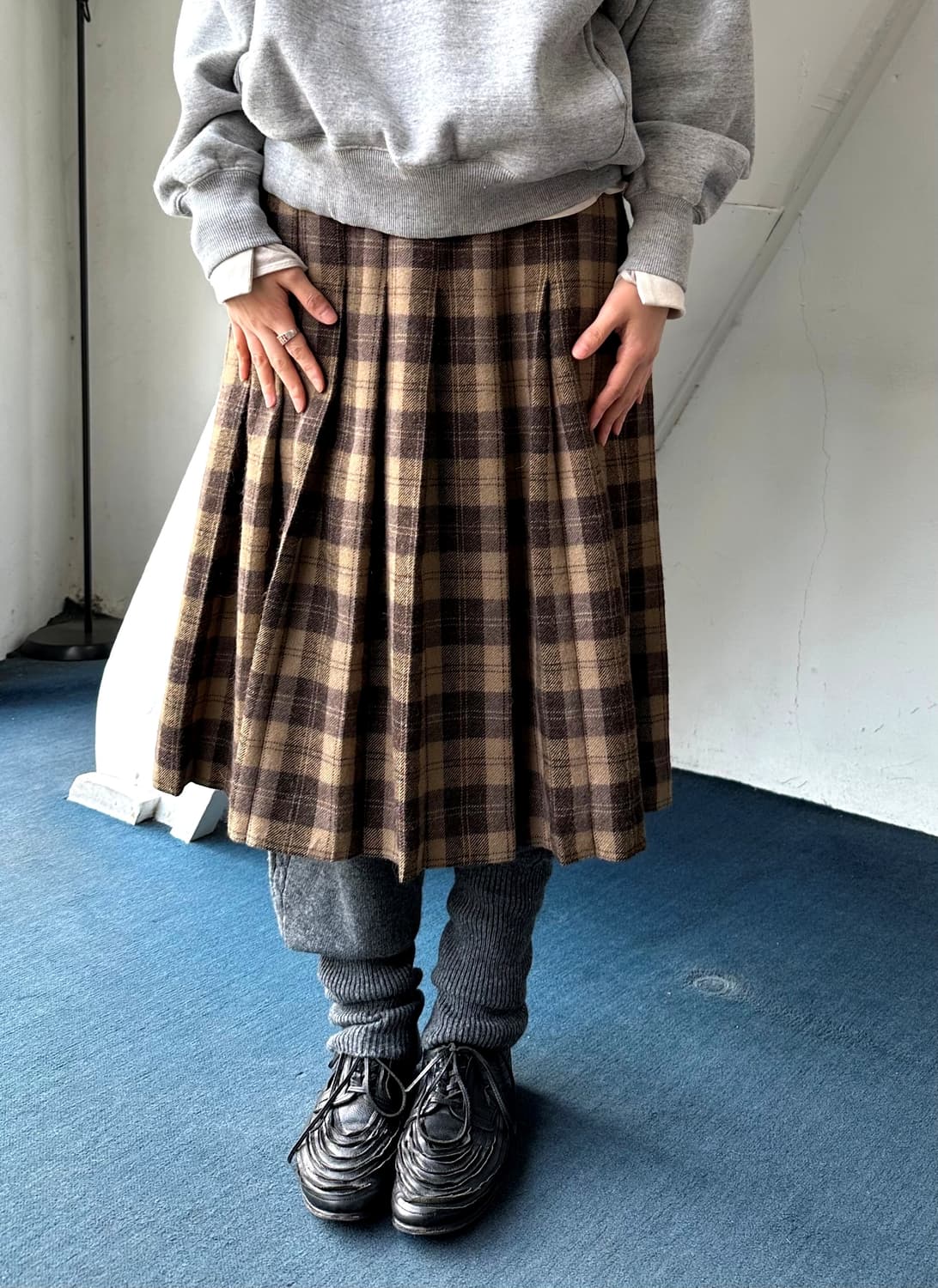 Tweed fabric pleated mid skirt 상품이미지8