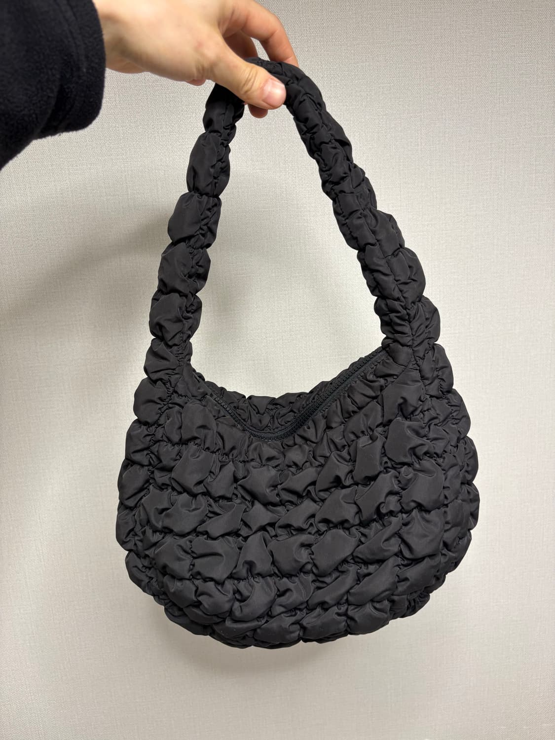 COS 코스 구름백 퀼팅백 블랙 스몰 상품이미지3