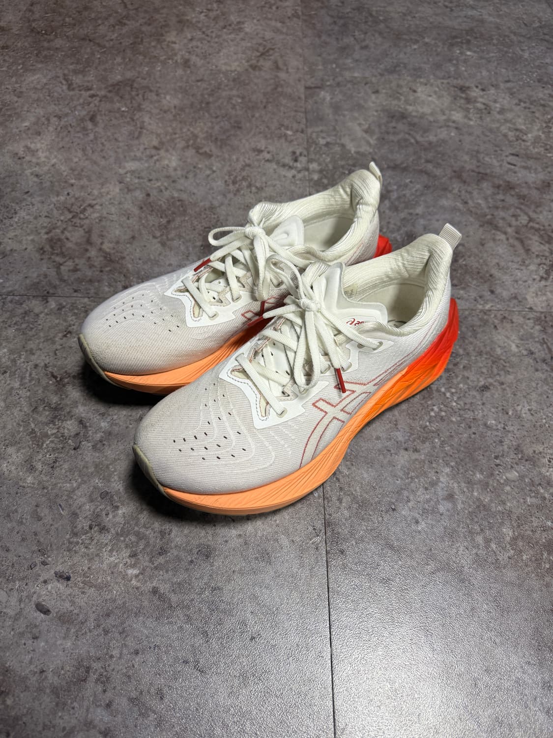 아식스 노바블라스트4 270 상품이미지2