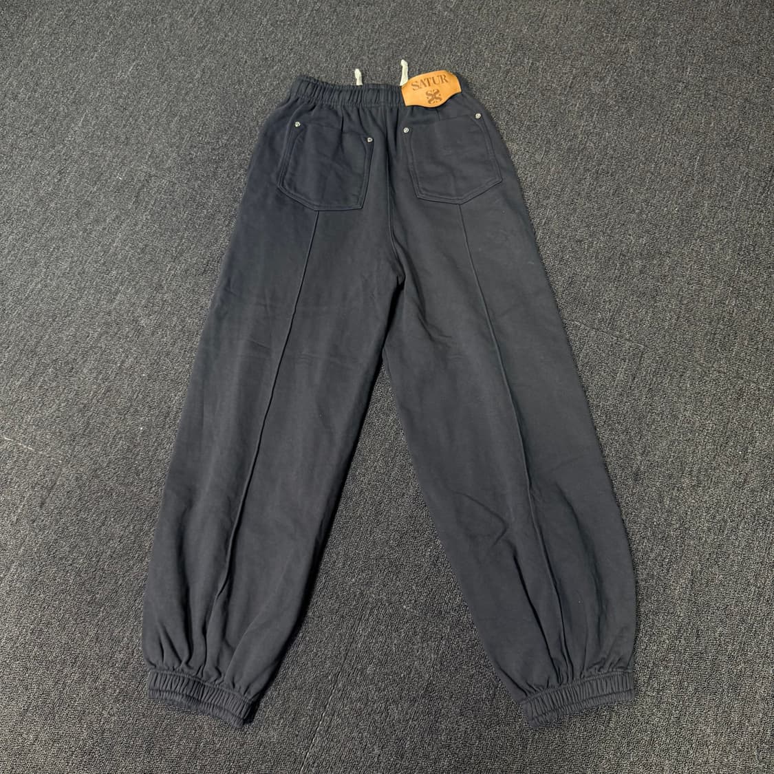 SATUR 가죽패치 조거팬츠 상품이미지5