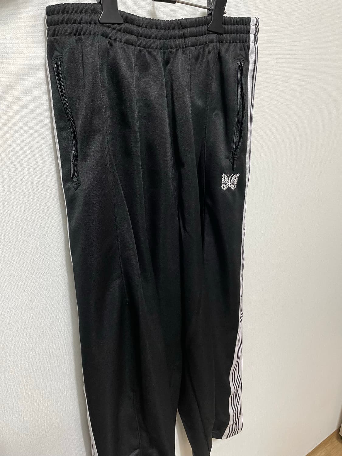 니들스 트랙팬츠 hd 검흰 S사이즈 상품이미지1