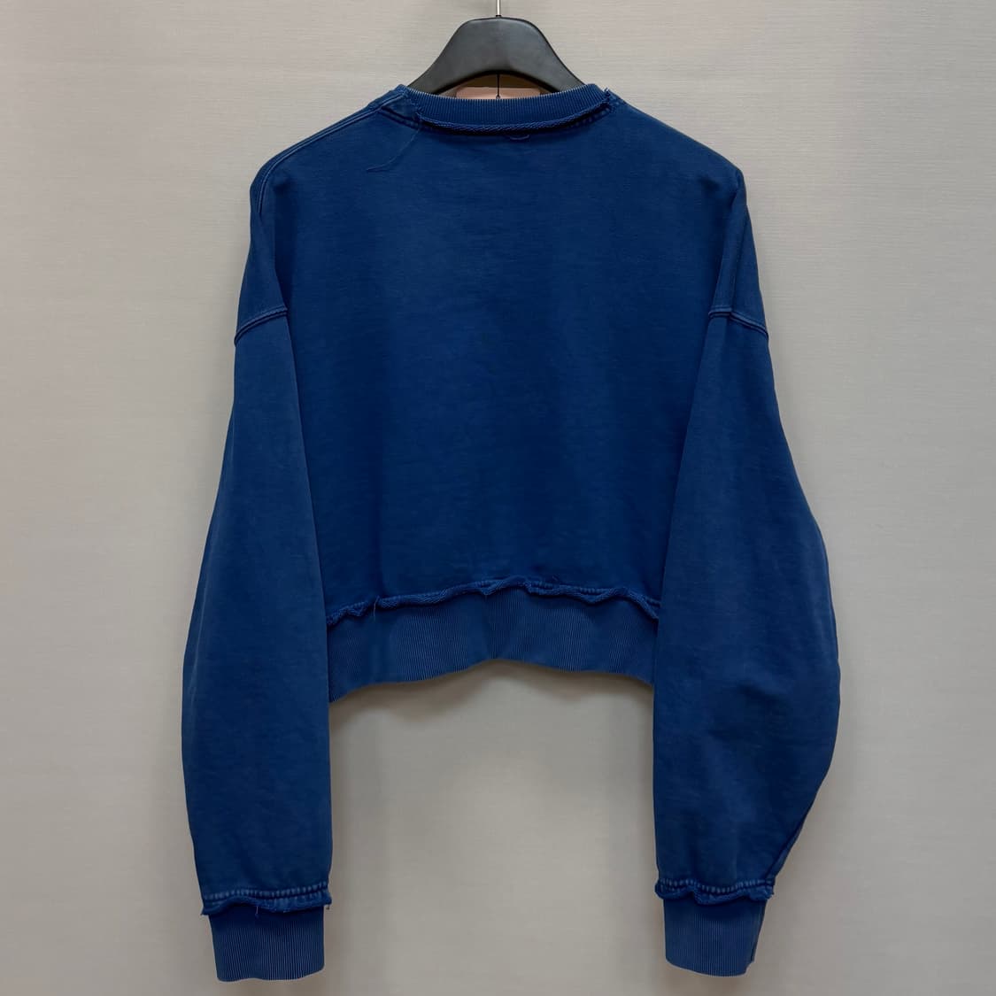 미우미우 자수 코튼 맨투맨 ( 크롭 오버핏  )  상품이미지4