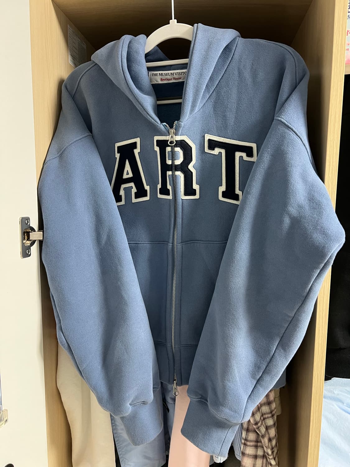 더뮤지엄비지터 아트 집업 딥블루 상품이미지2