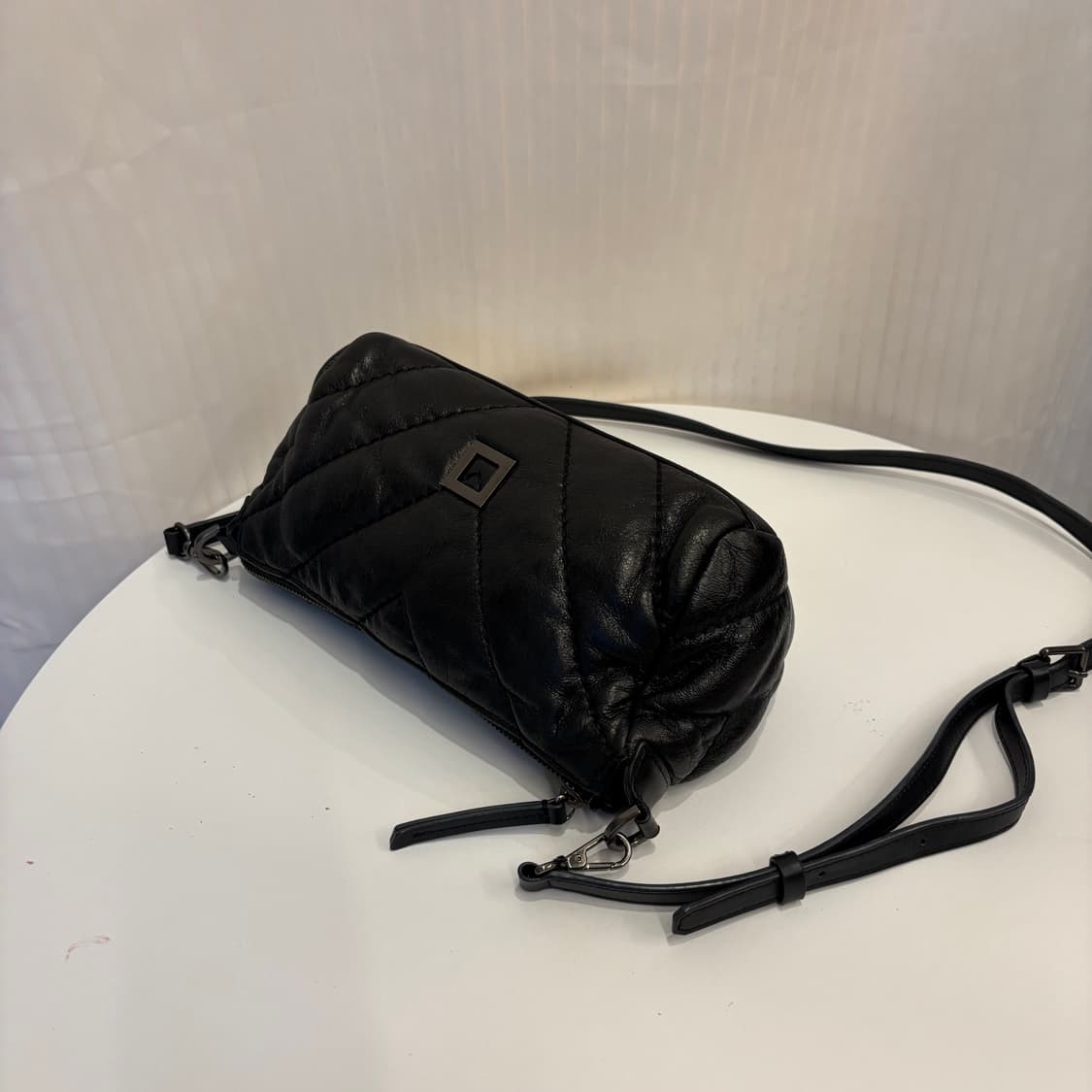 정품 루즈앤라운지 램스킨 크로스백    상품이미지7